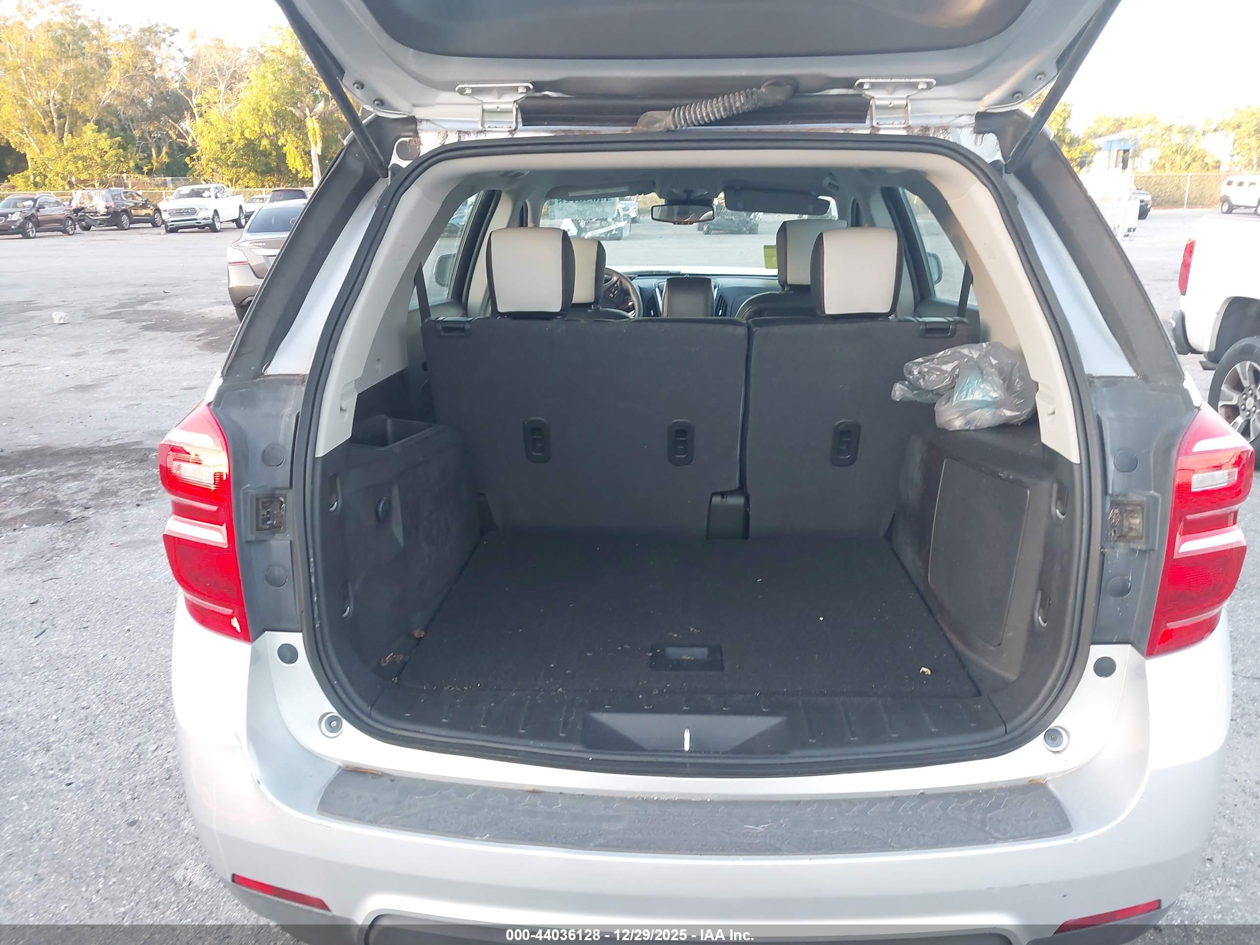 CHEVROLET EQUINOX image 6