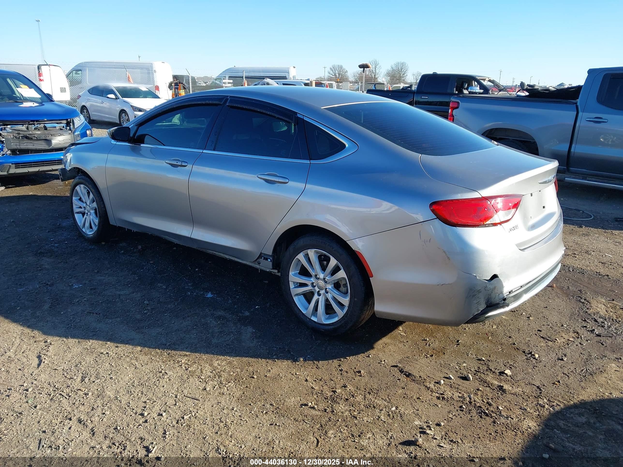 CHRYSLER 200 image 3