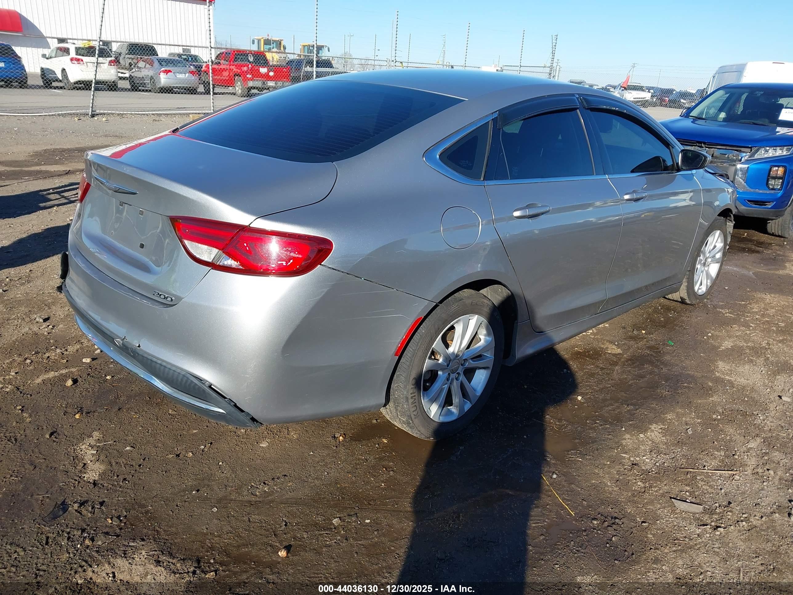 CHRYSLER 200 image 4