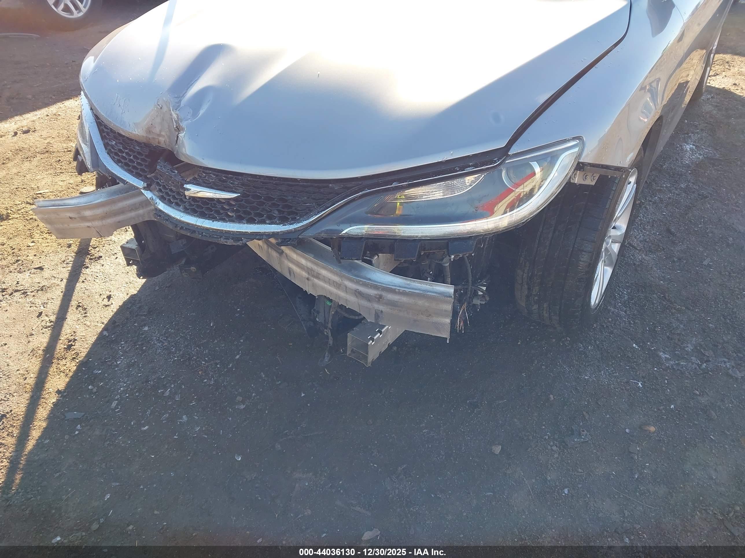 CHRYSLER 200 image 6