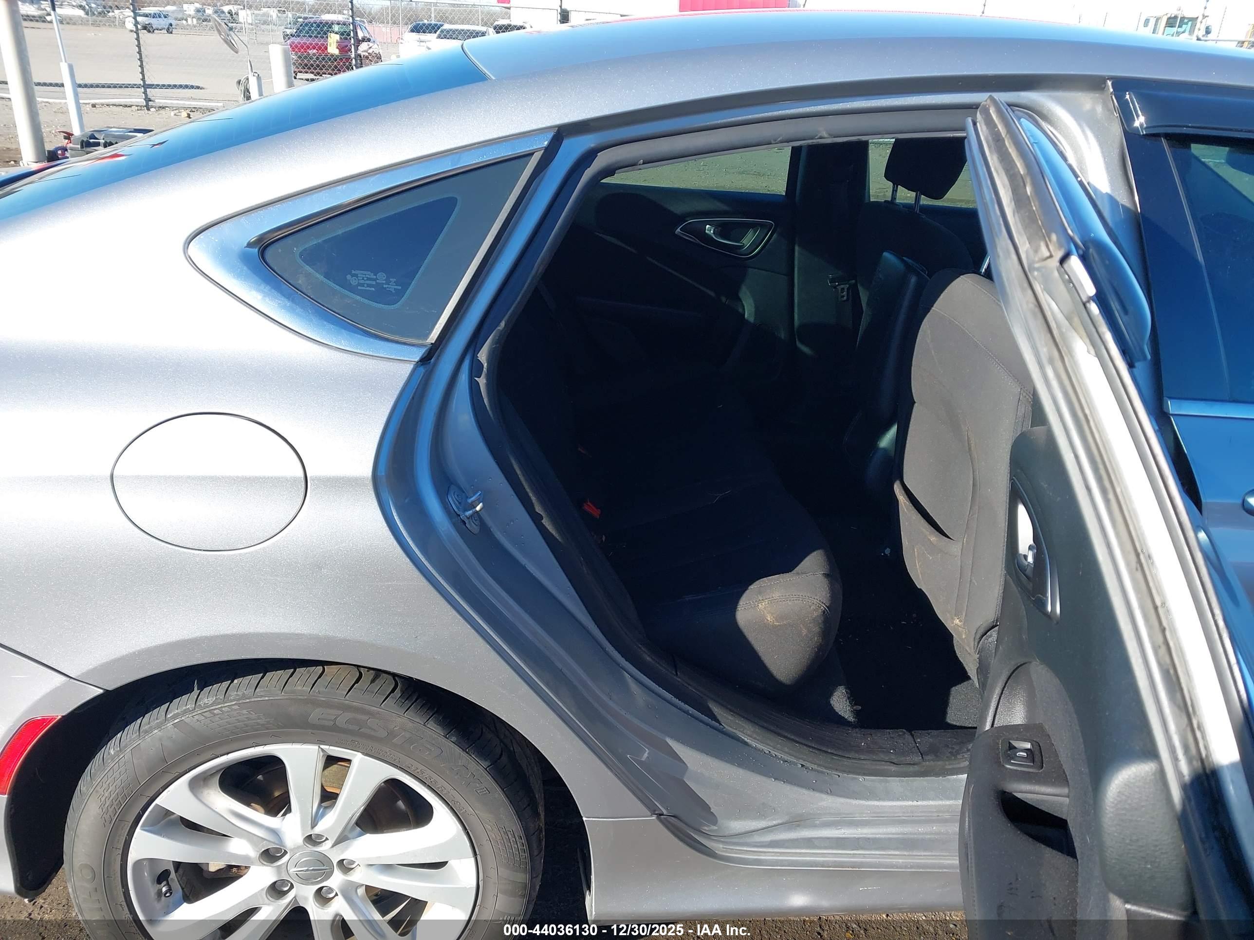 CHRYSLER 200 image 8