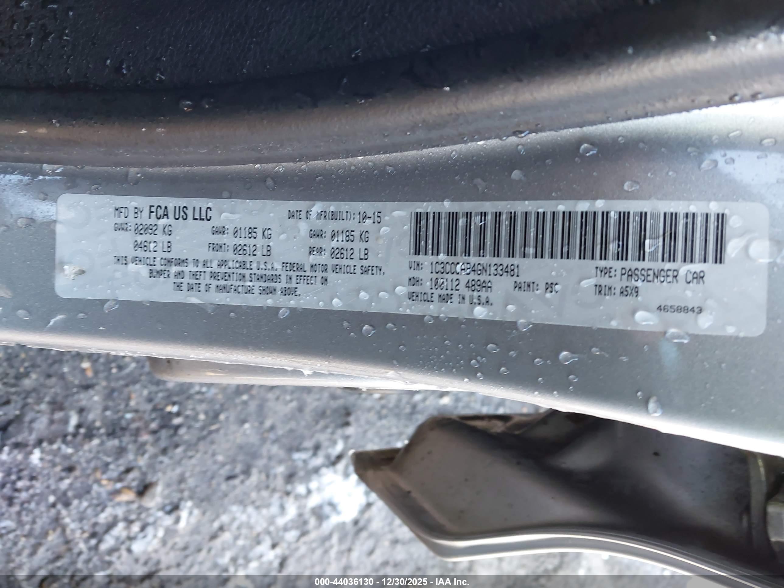 CHRYSLER 200 image 9