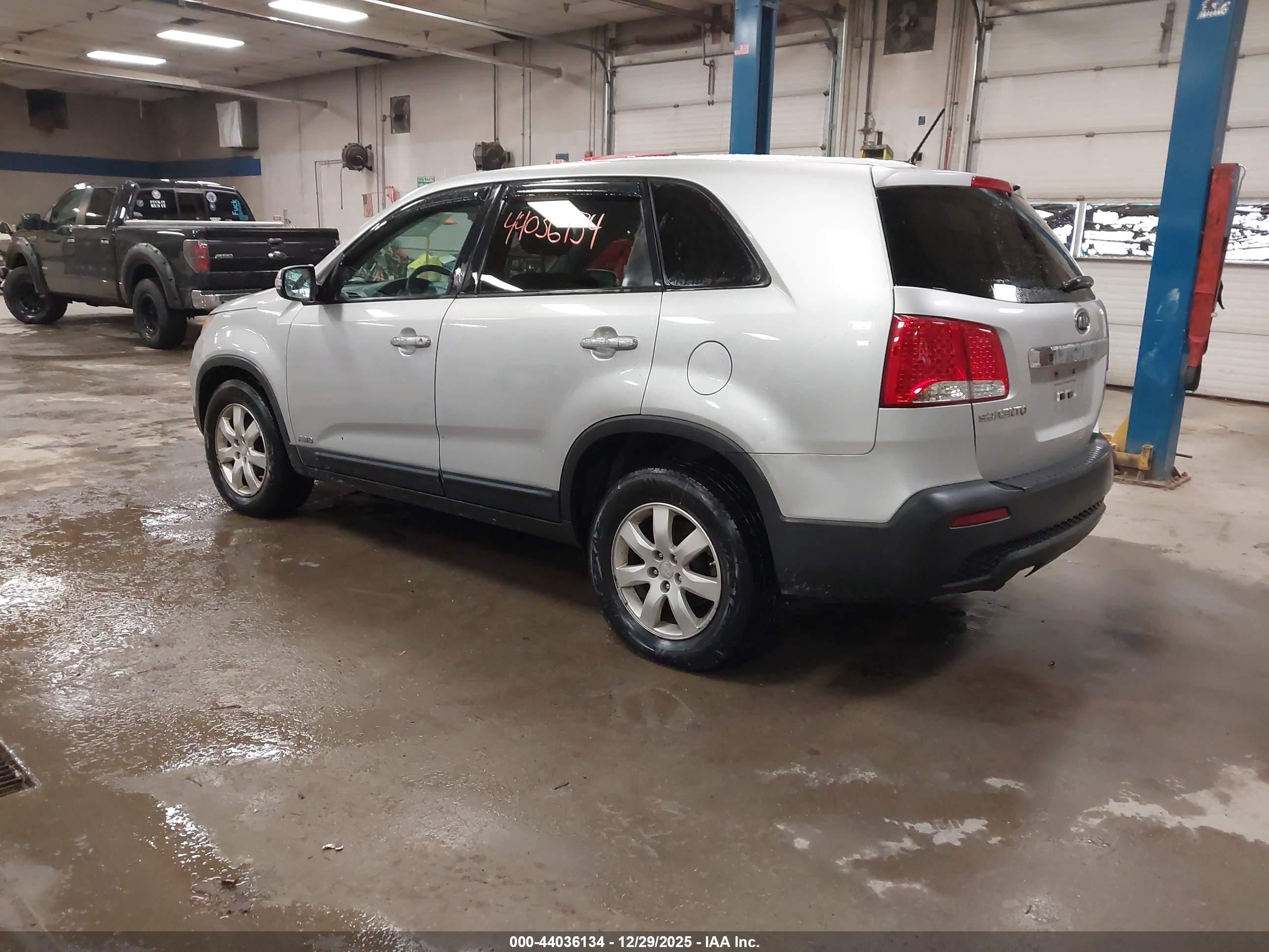 KIA SORENTO image 3
