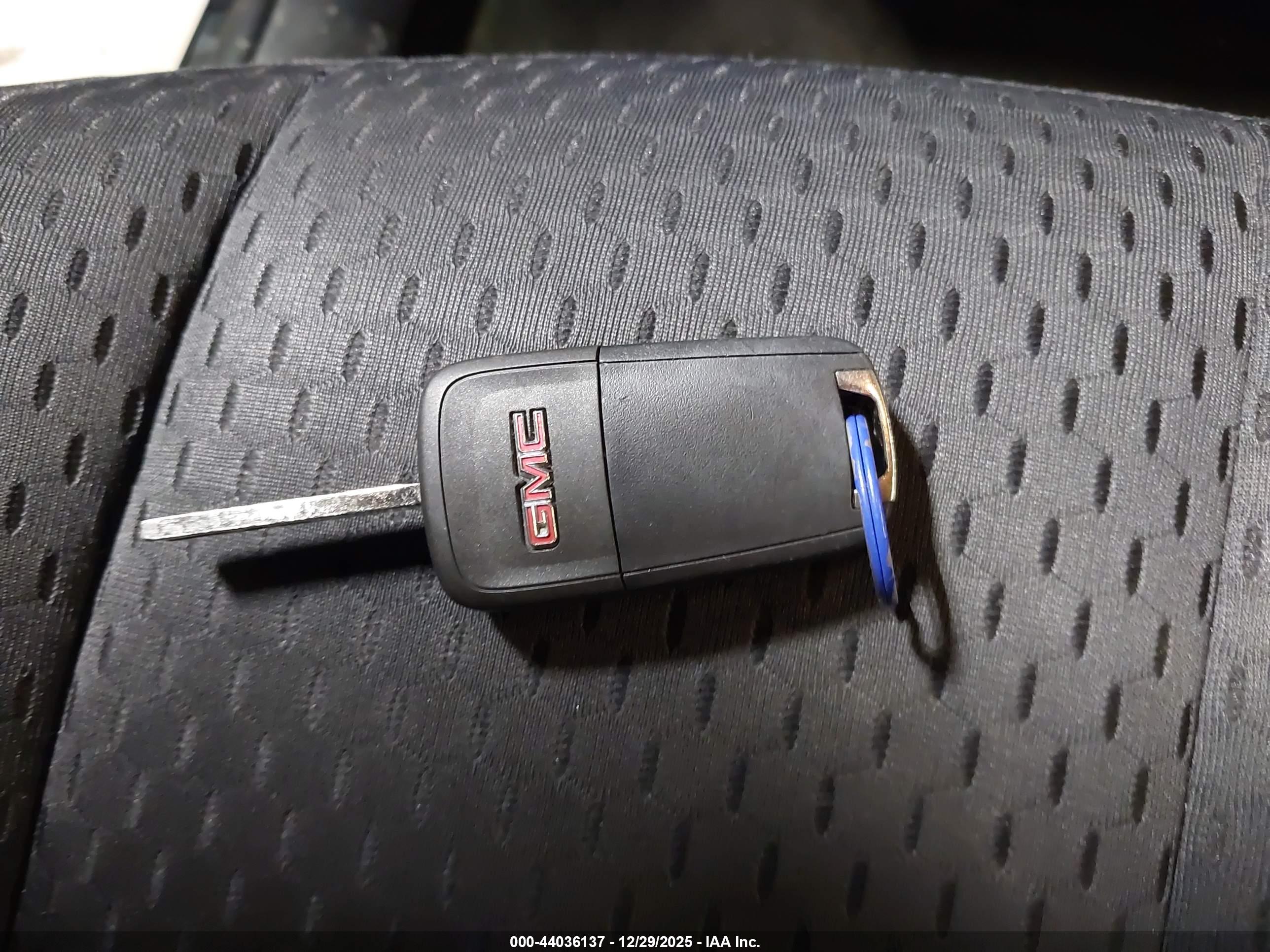 GMC TERRAIN image 11