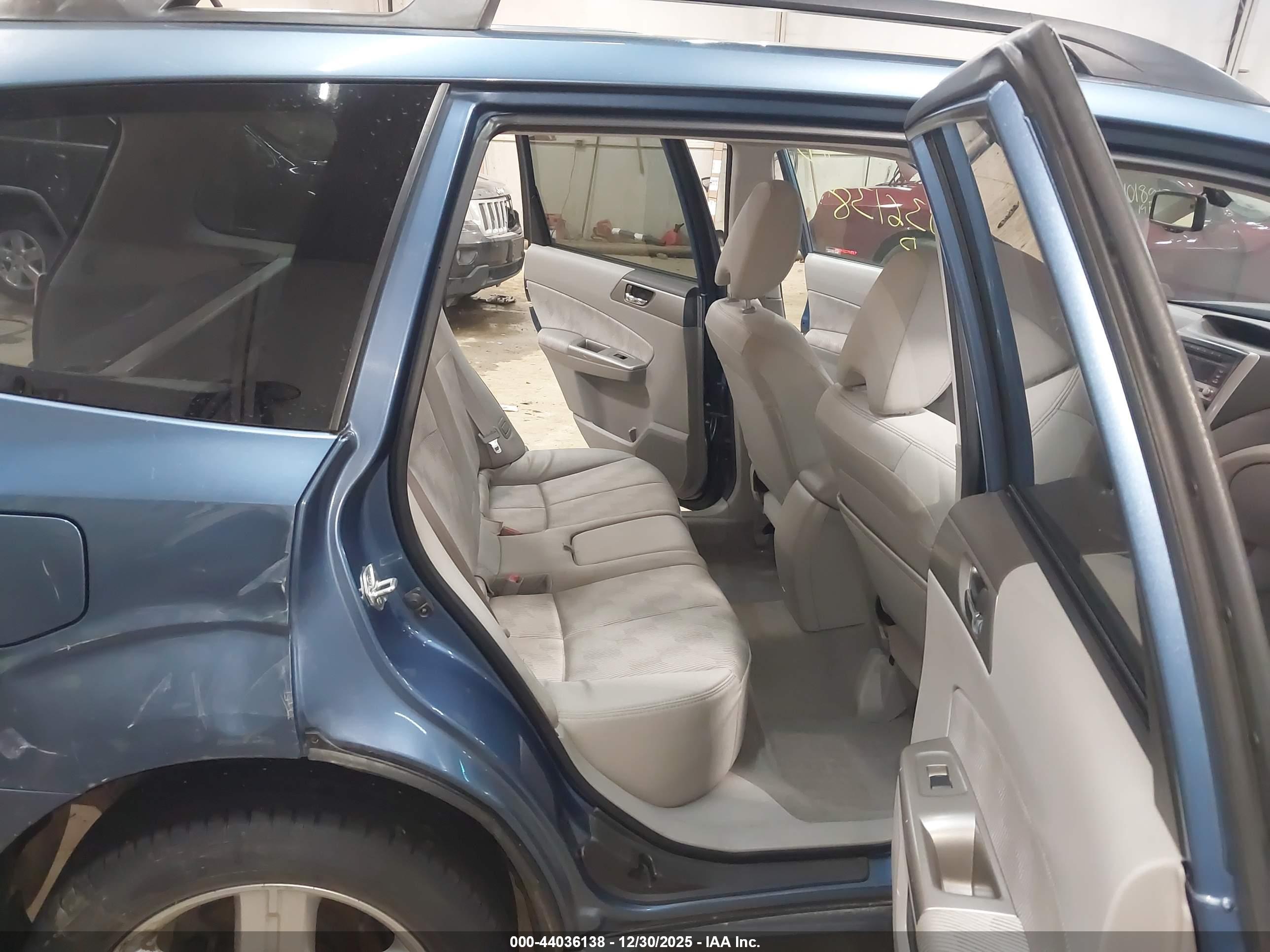 SUBARU FORESTER image 8