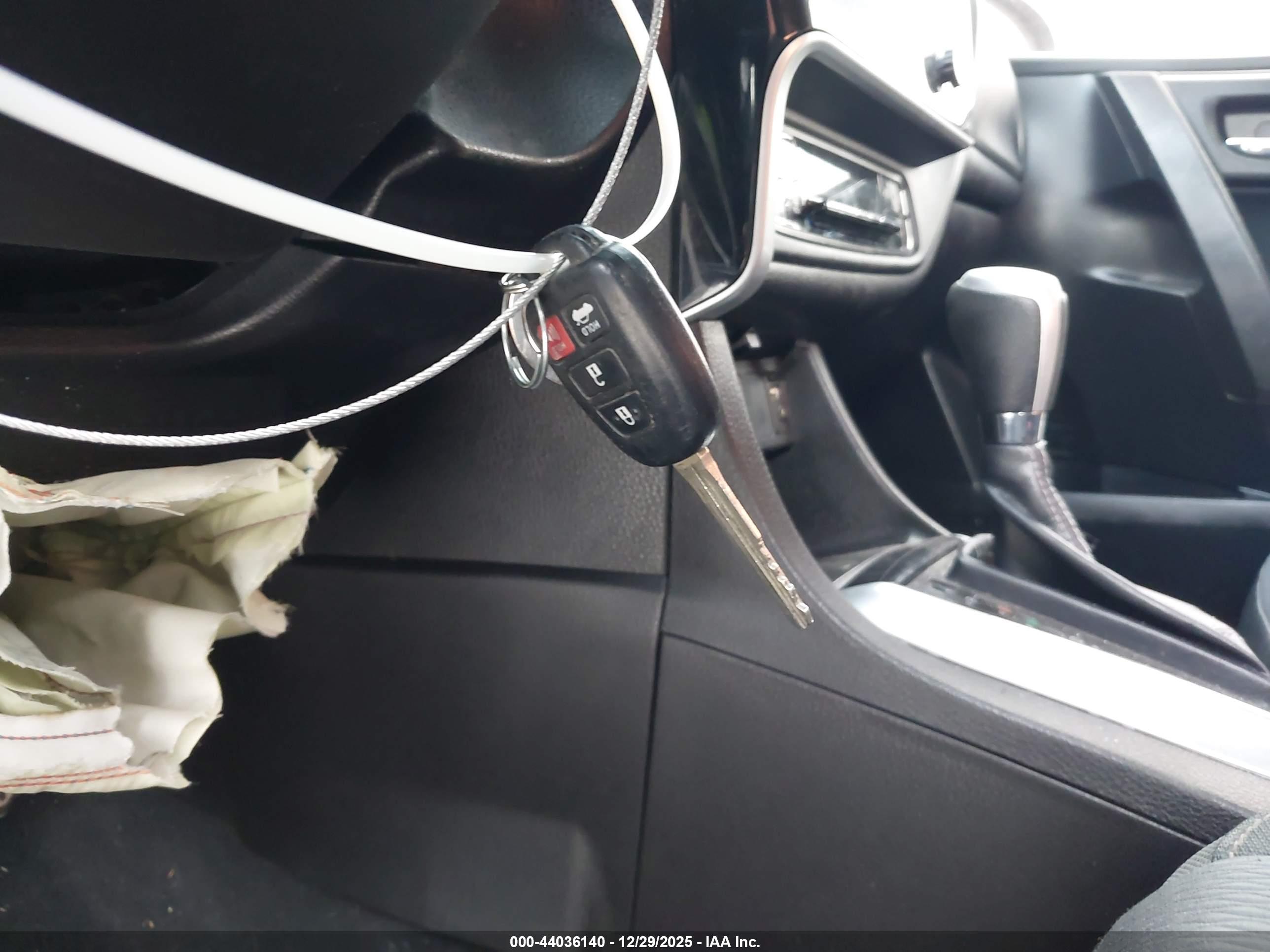 TOYOTA COROLLA image 11