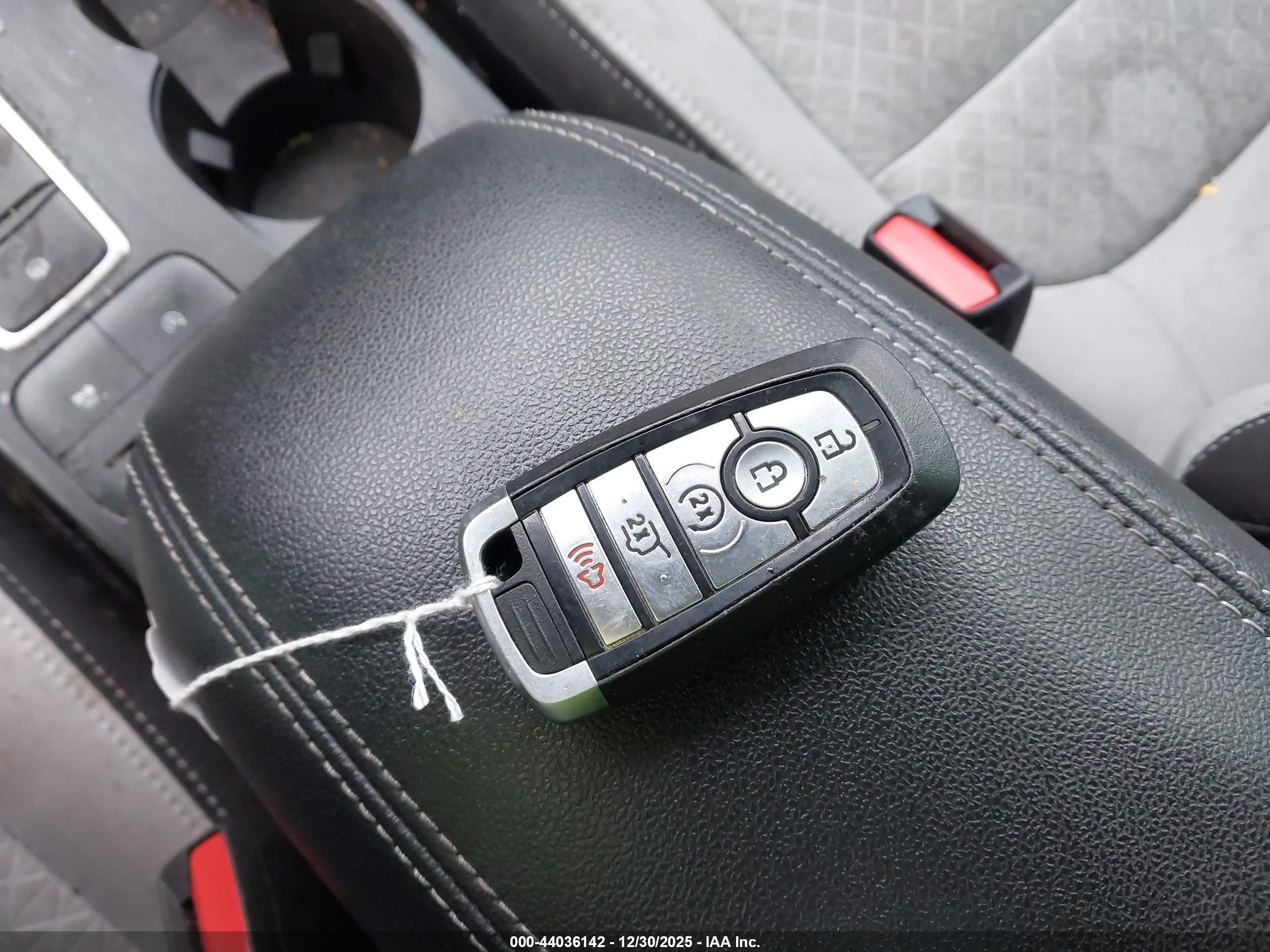FORD ESCAPE image 11