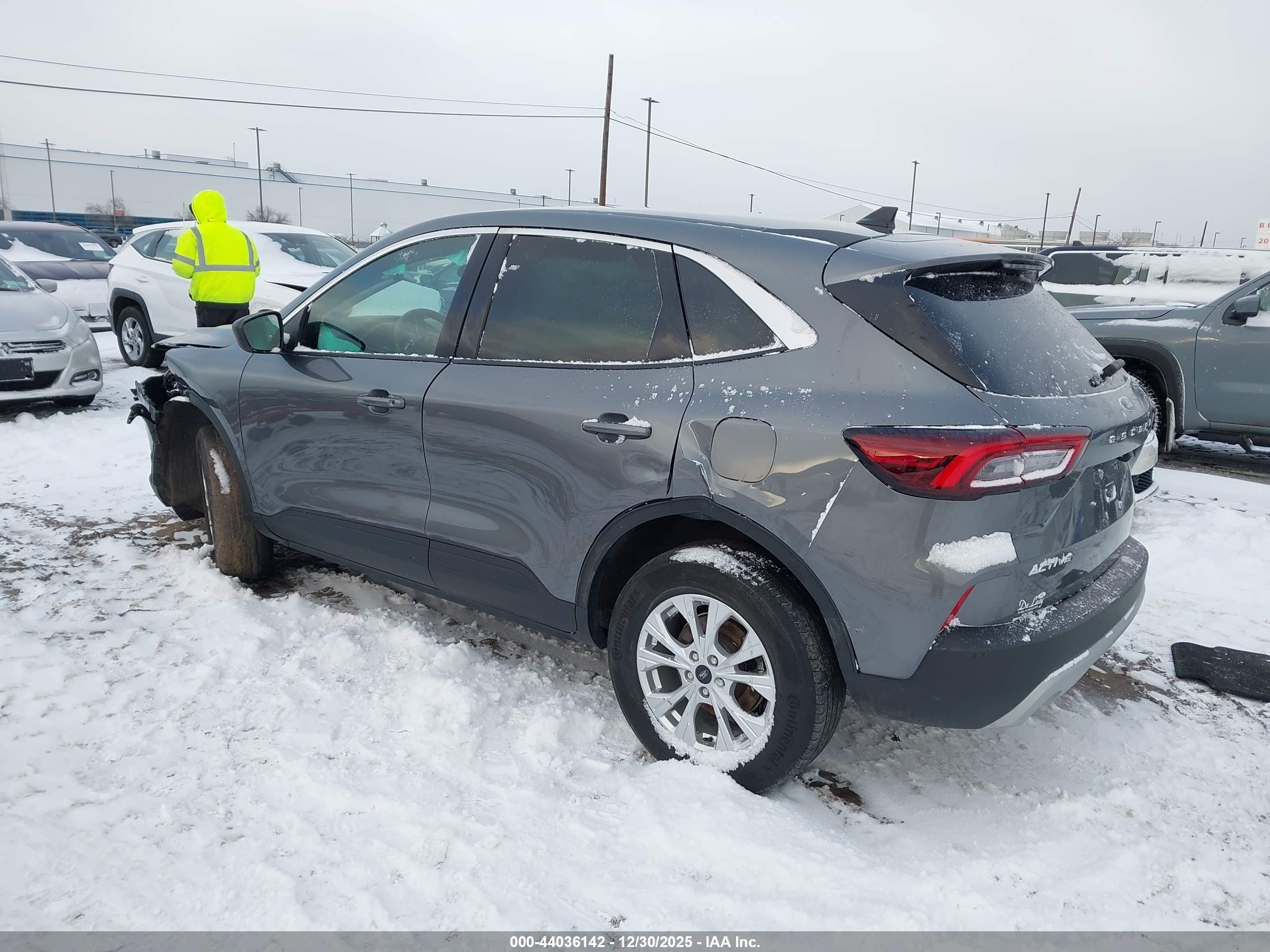FORD ESCAPE image 3