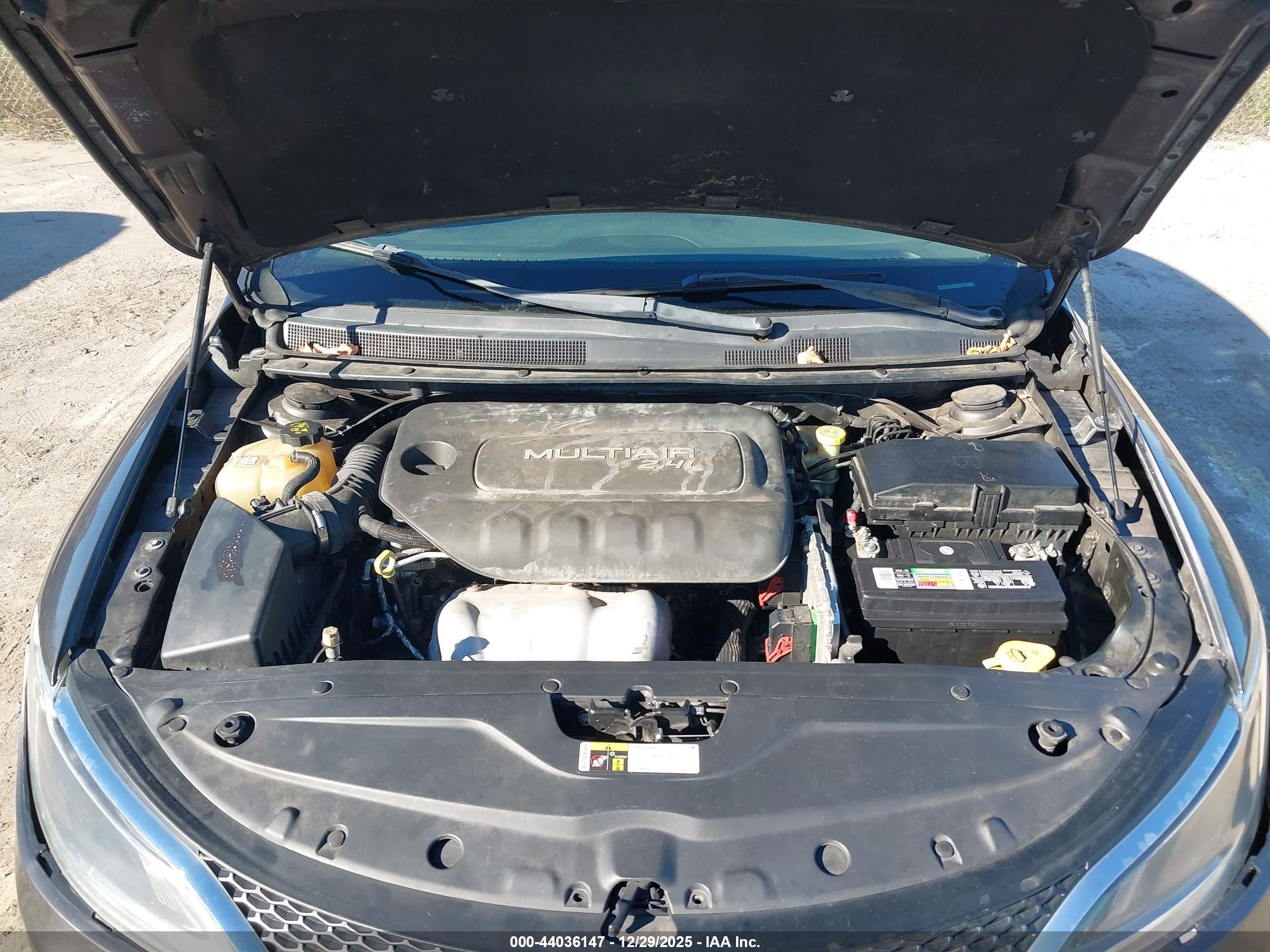 CHRYSLER 200 image 10