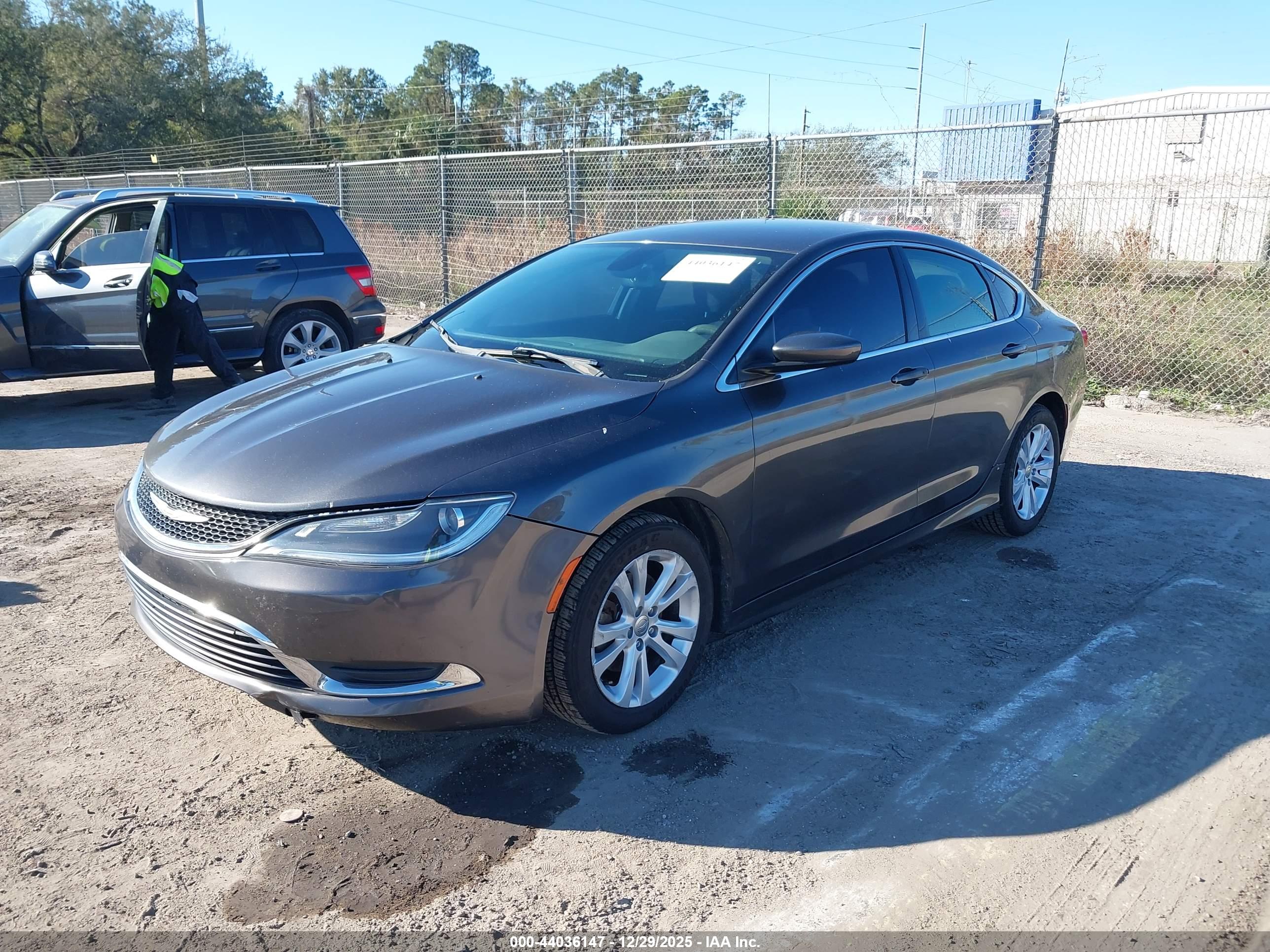 CHRYSLER 200 image 2