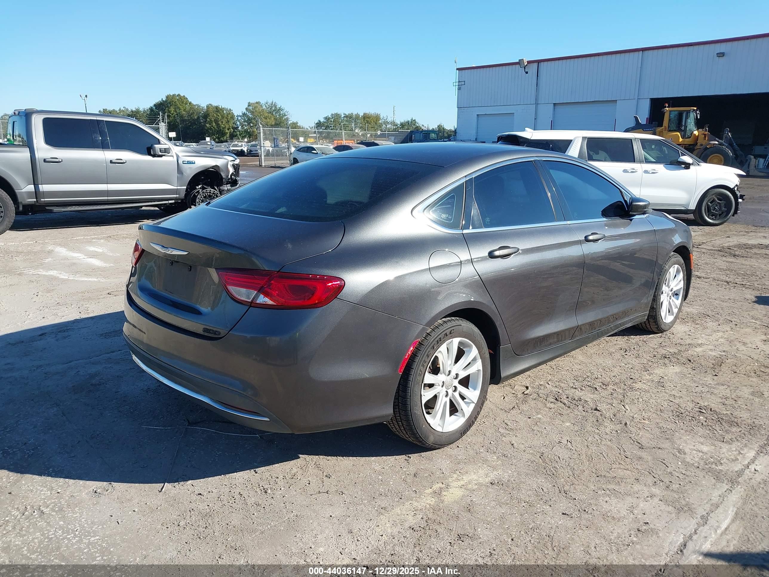CHRYSLER 200 image 4