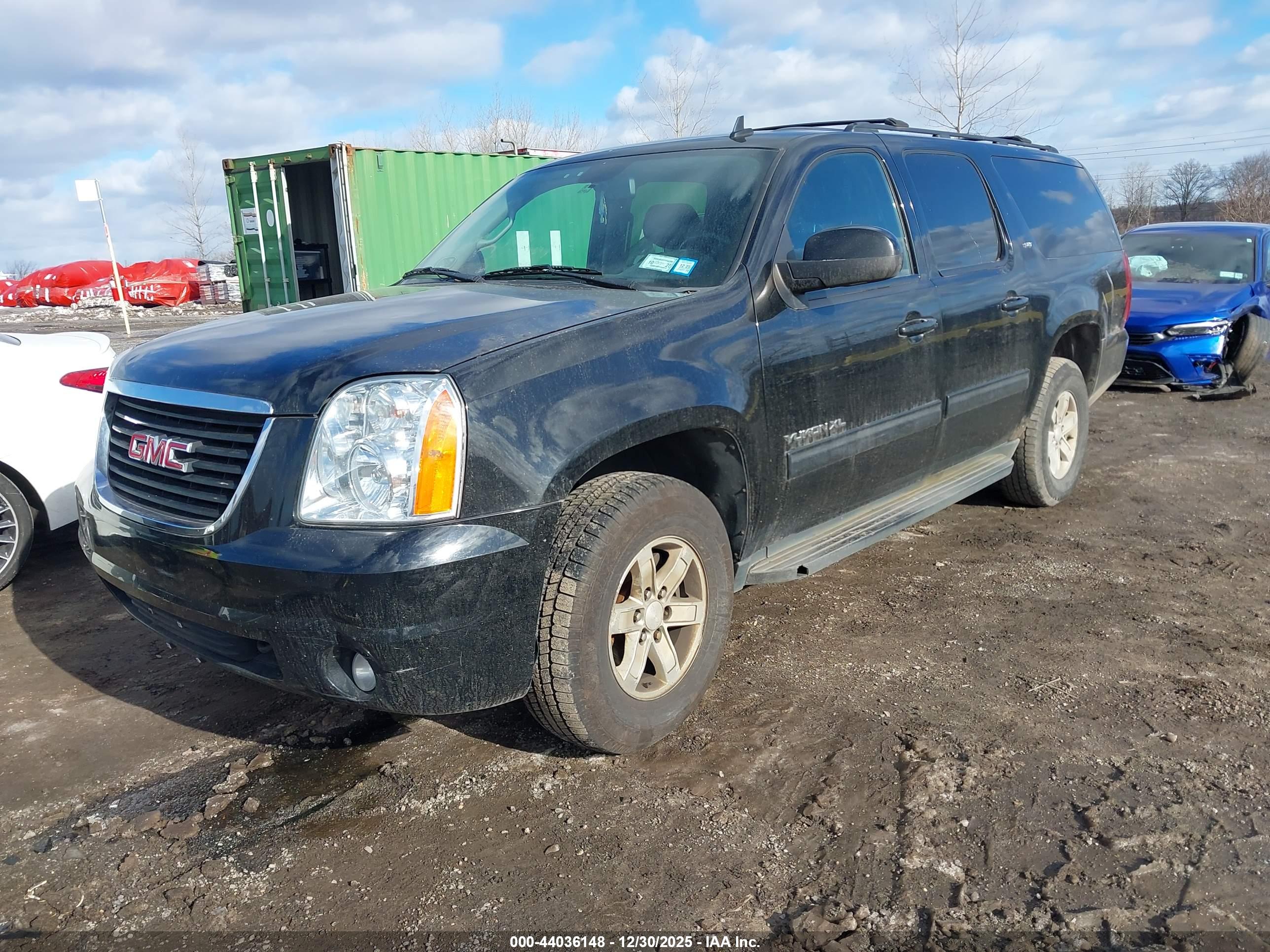 GMC YUKON image 2