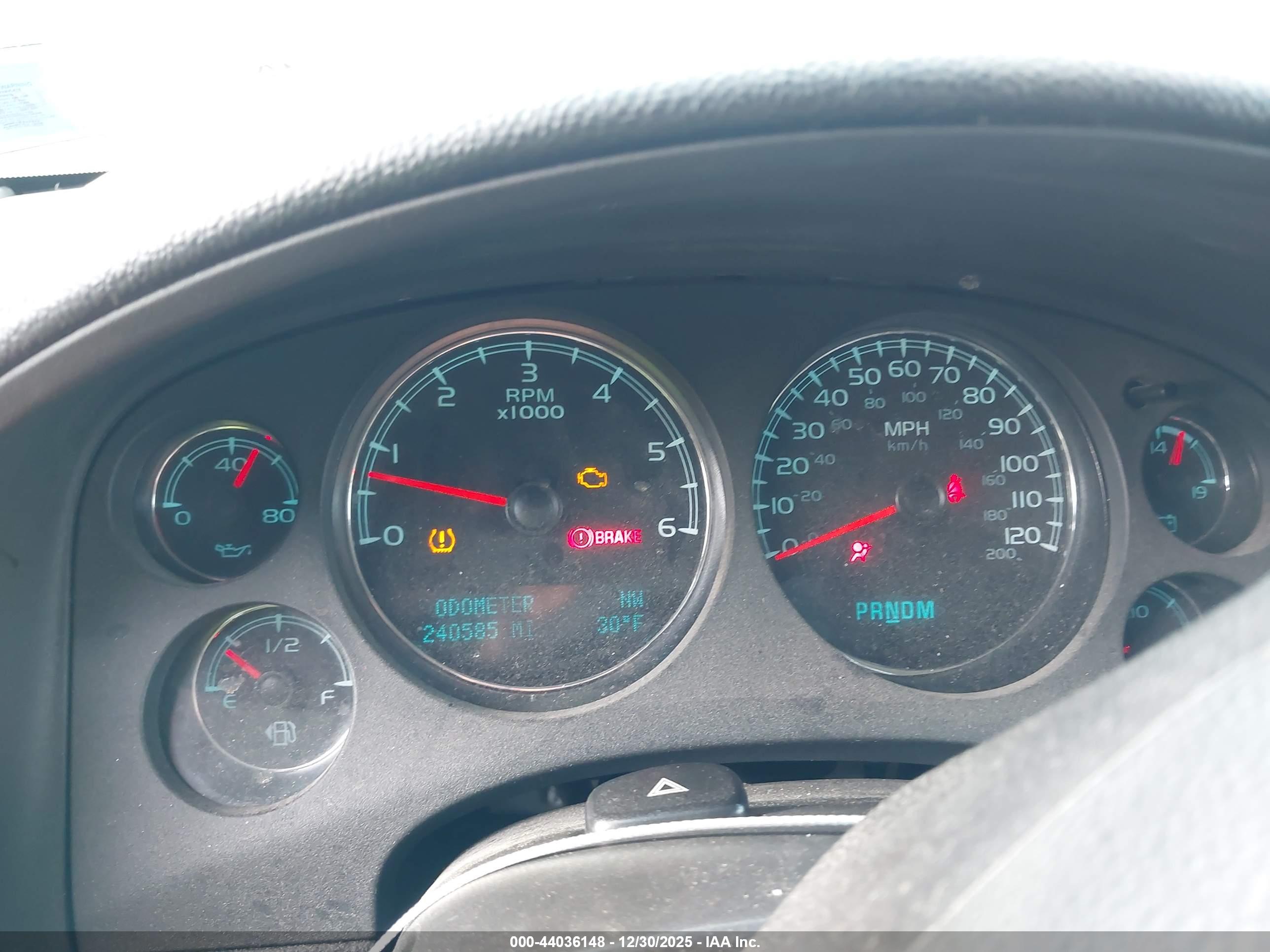 GMC YUKON image 7