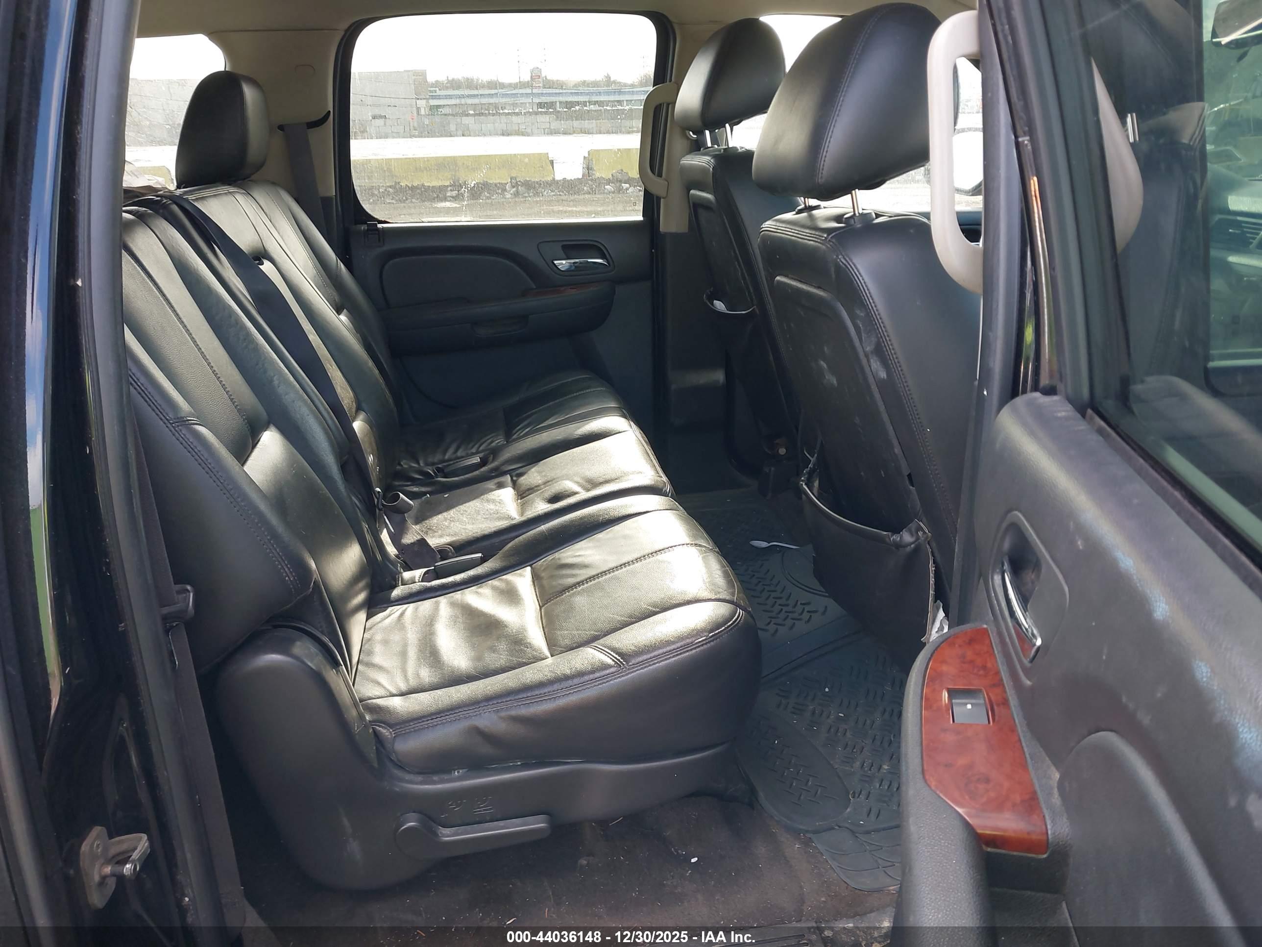 GMC YUKON image 8