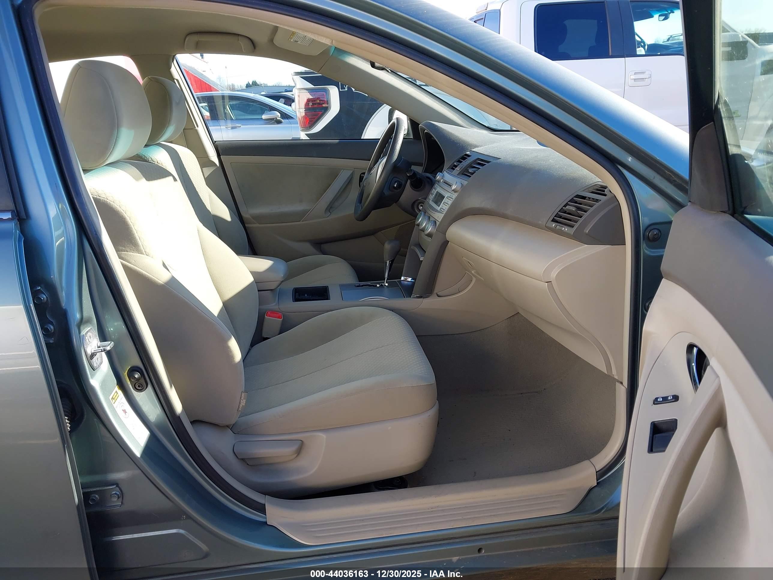 TOYOTA CAMRY image 5