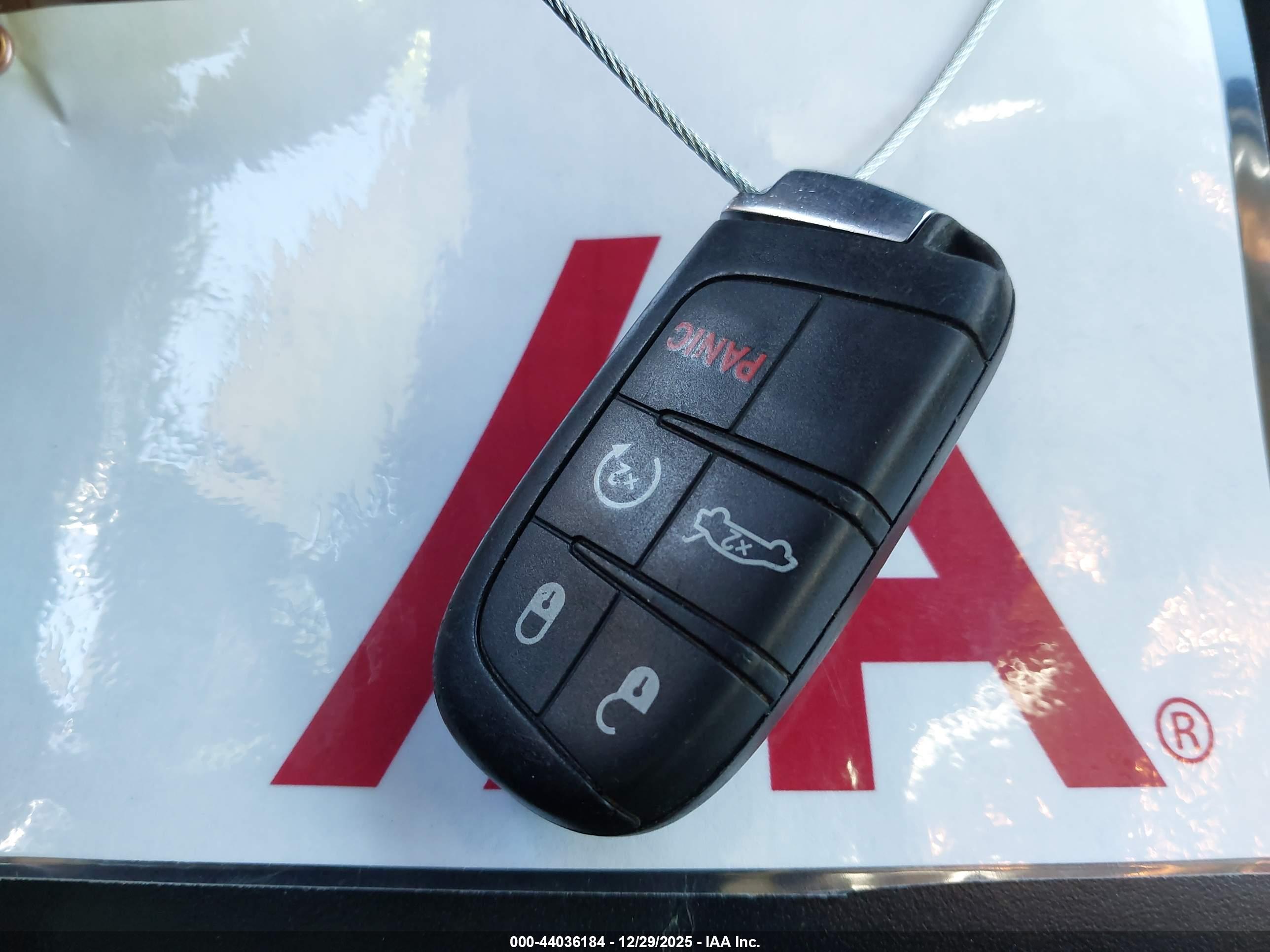 CHRYSLER 200 image 11