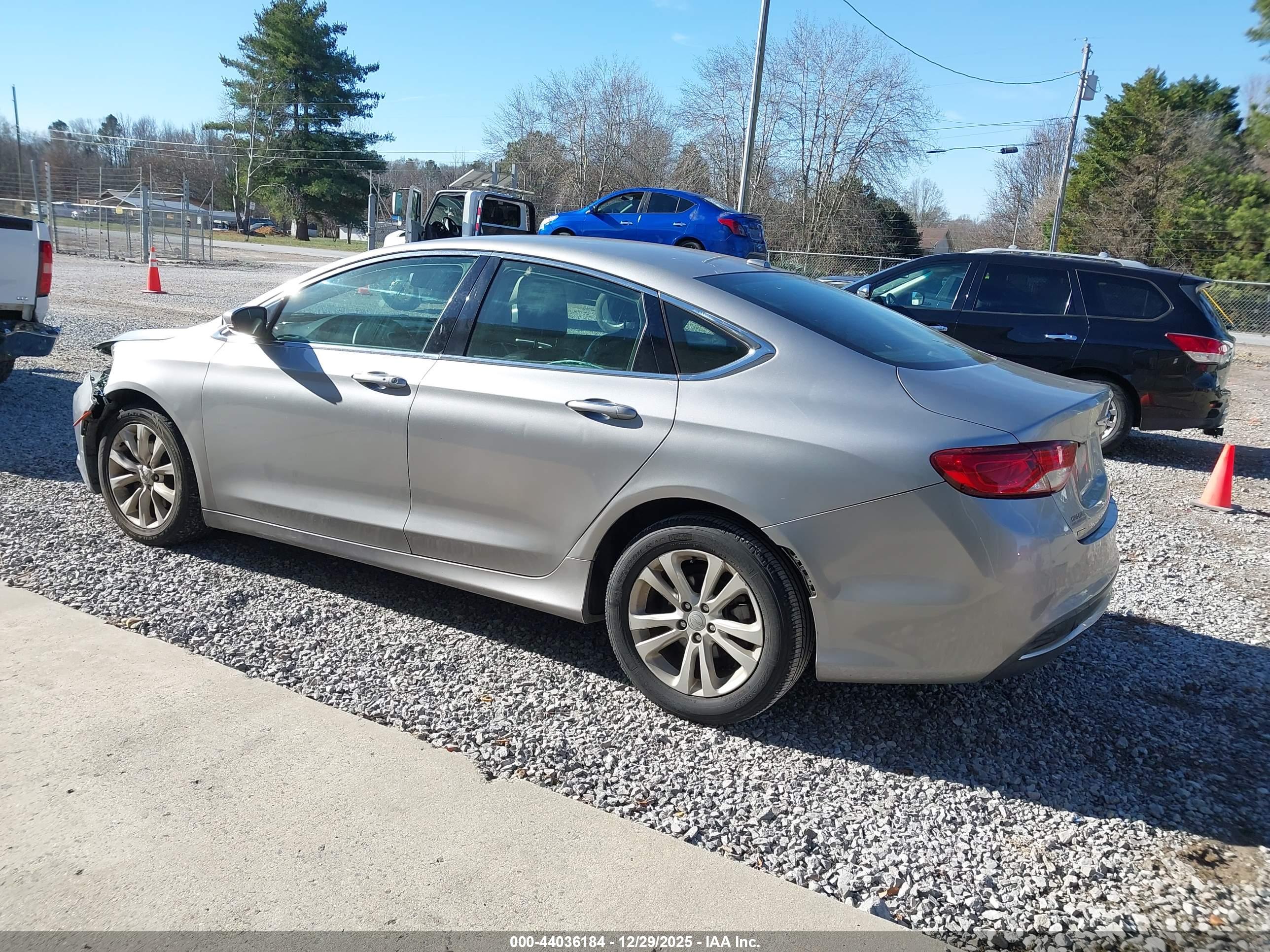 CHRYSLER 200 image 3