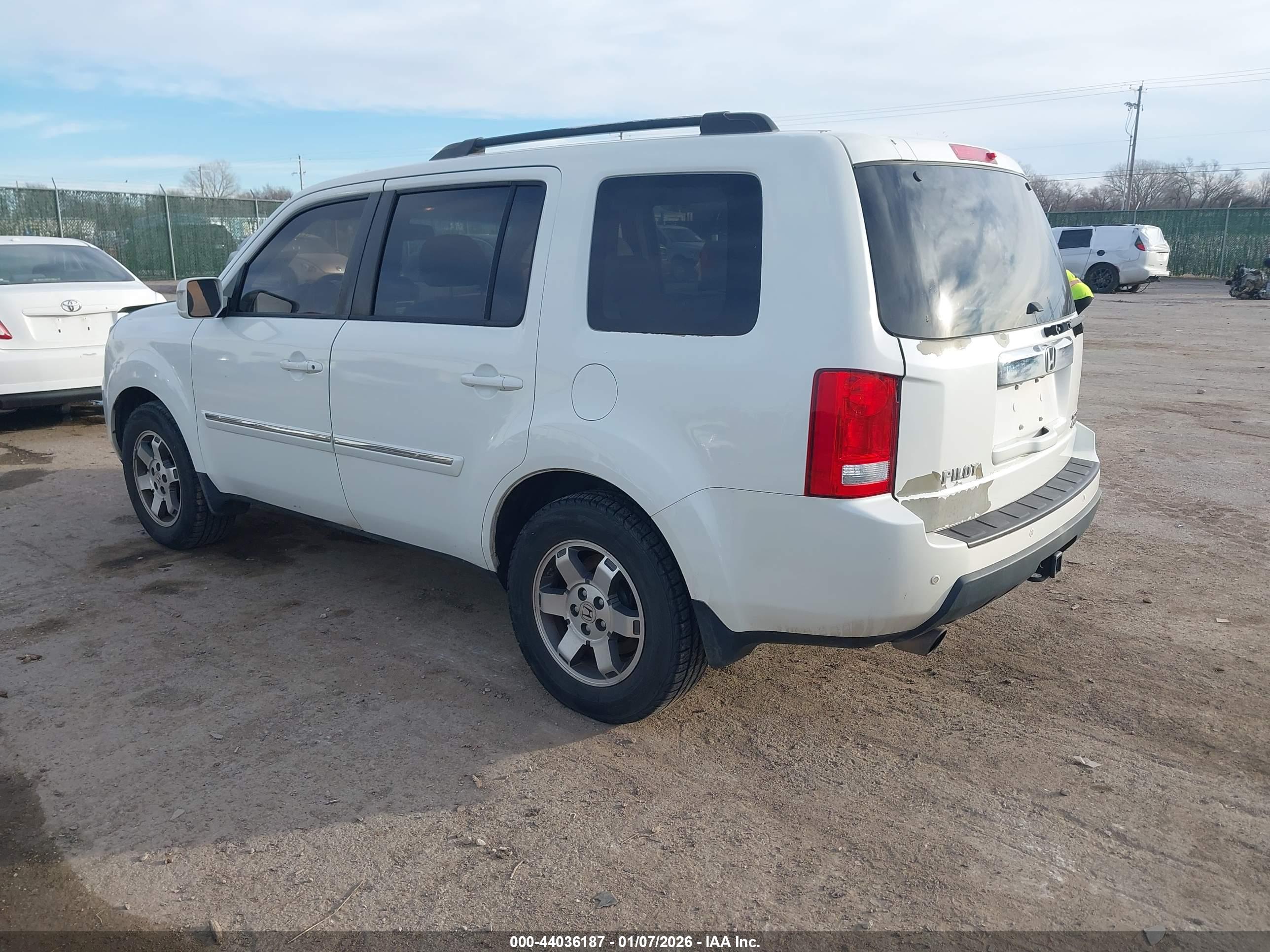 HONDA PILOT image 3