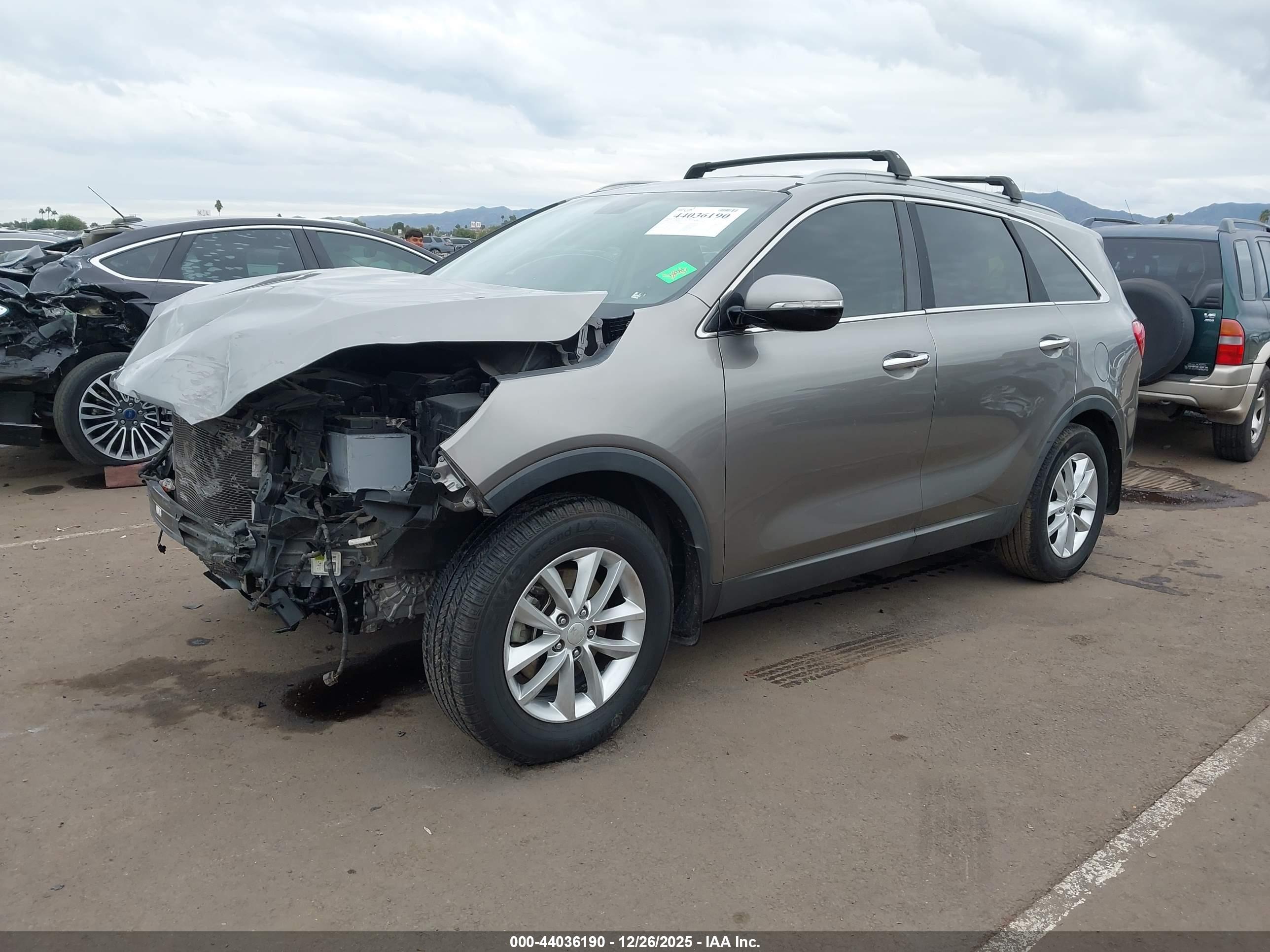 KIA SORENTO image 2