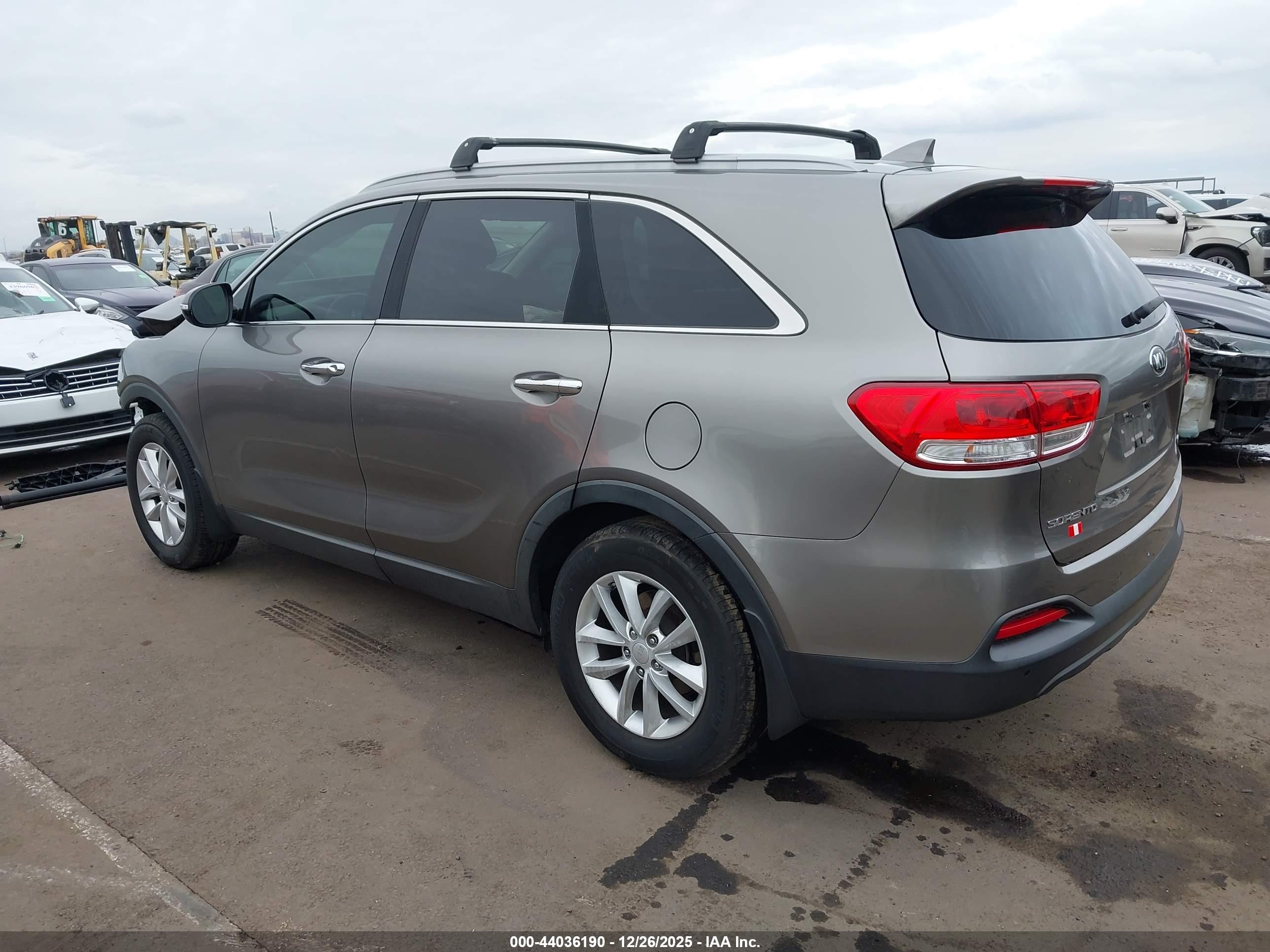 KIA SORENTO image 3