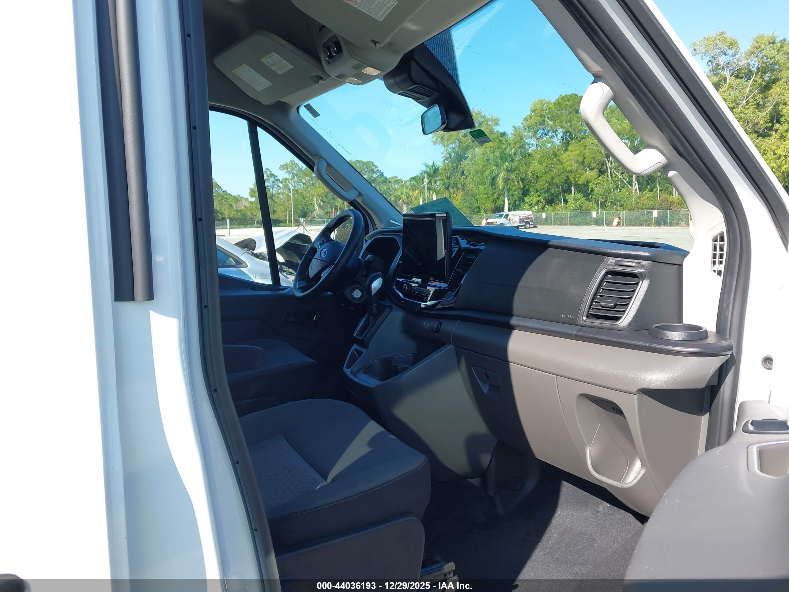 FORD TRANSIT-350 image 5
