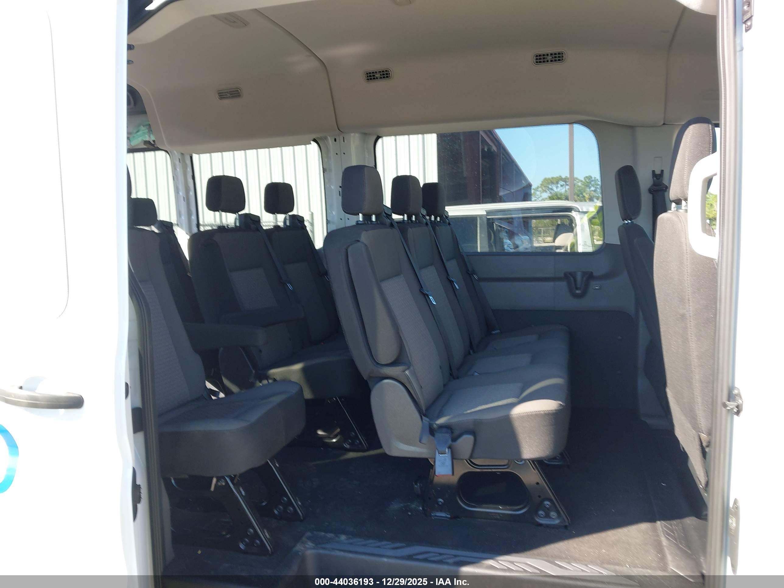 FORD TRANSIT-350 image 8