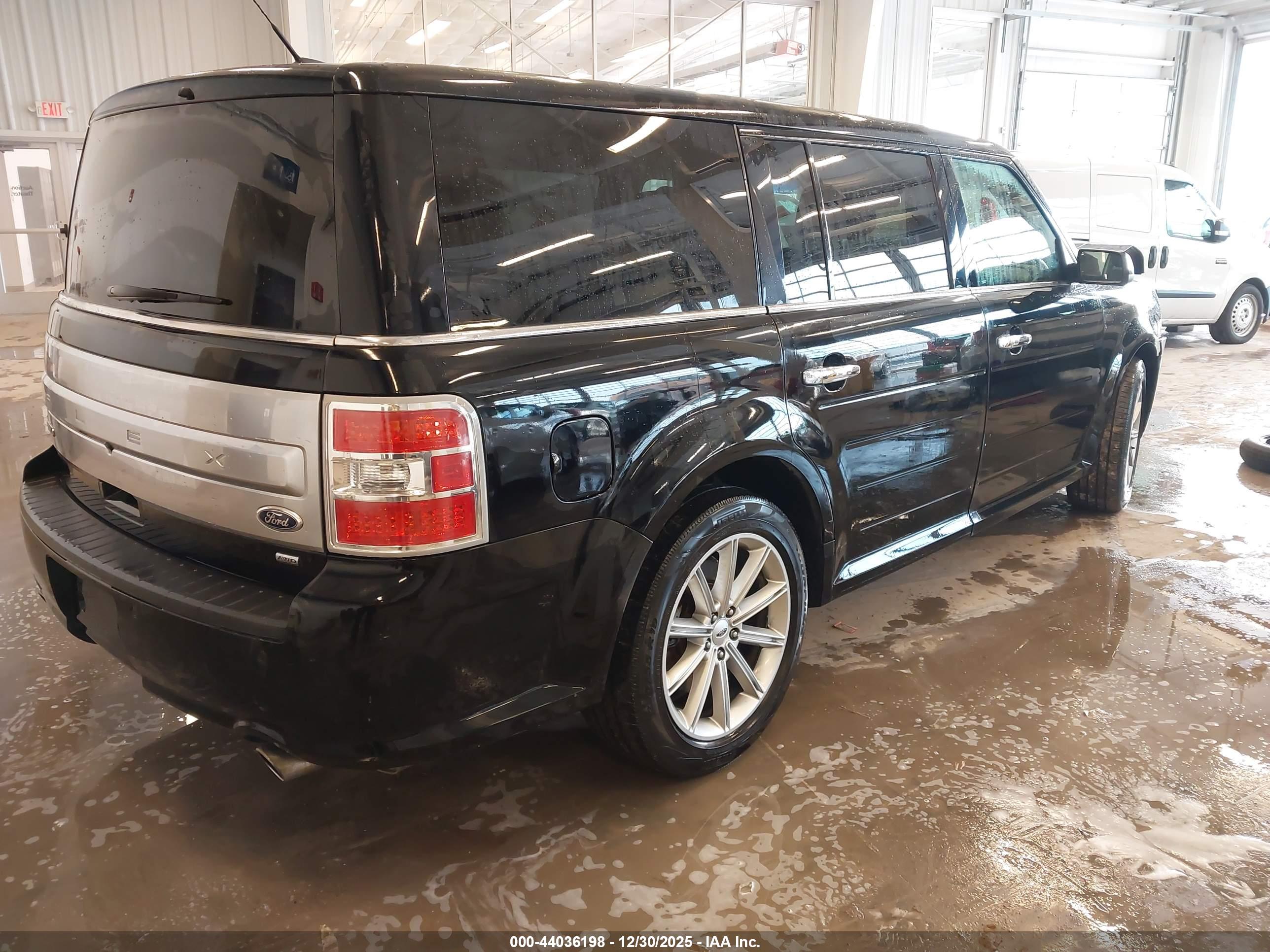 FORD FLEX image 4