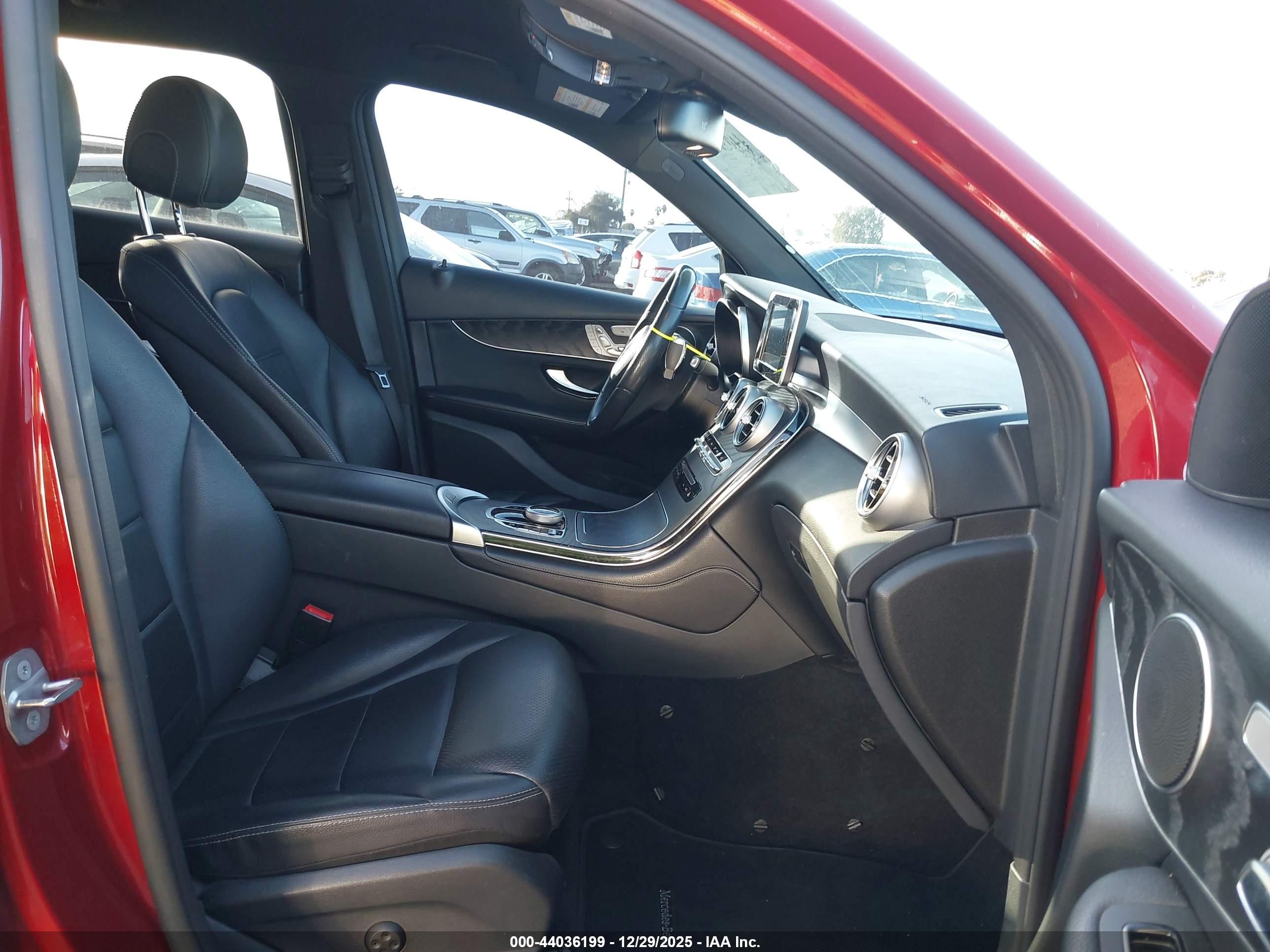 MERCEDES-BENZ GLC image 5