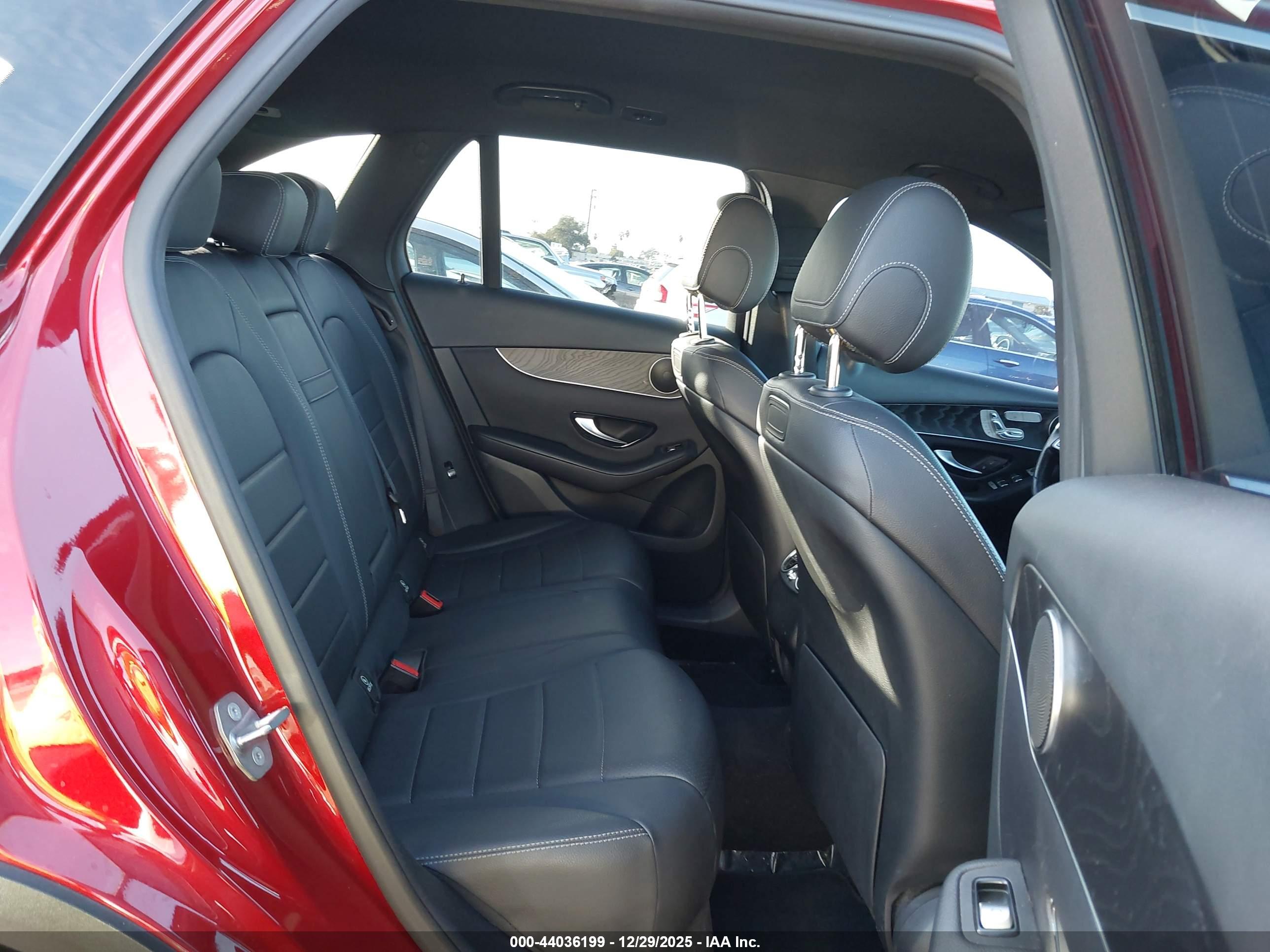 MERCEDES-BENZ GLC image 8