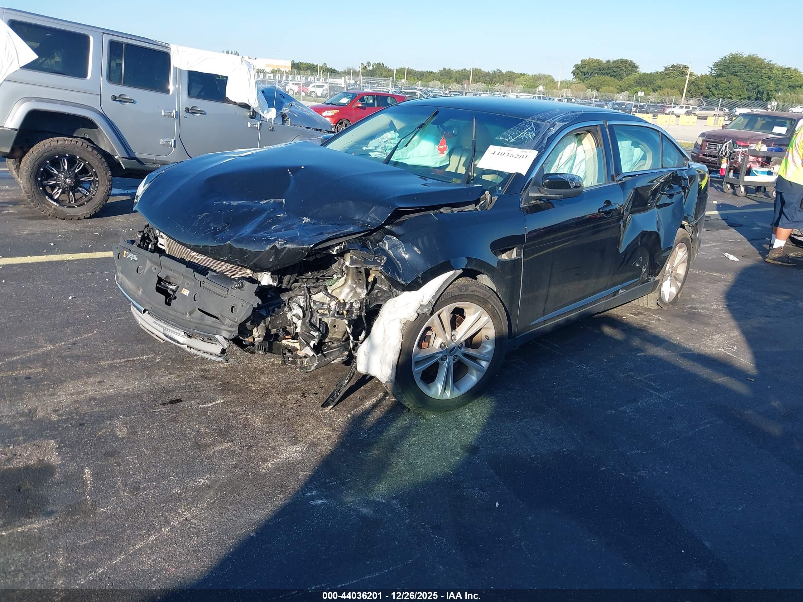 FORD TAURUS image 2