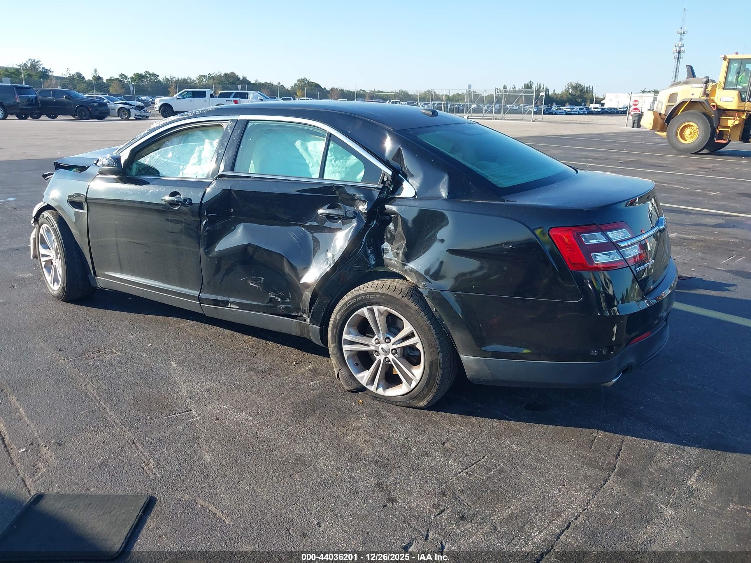 FORD TAURUS image 3