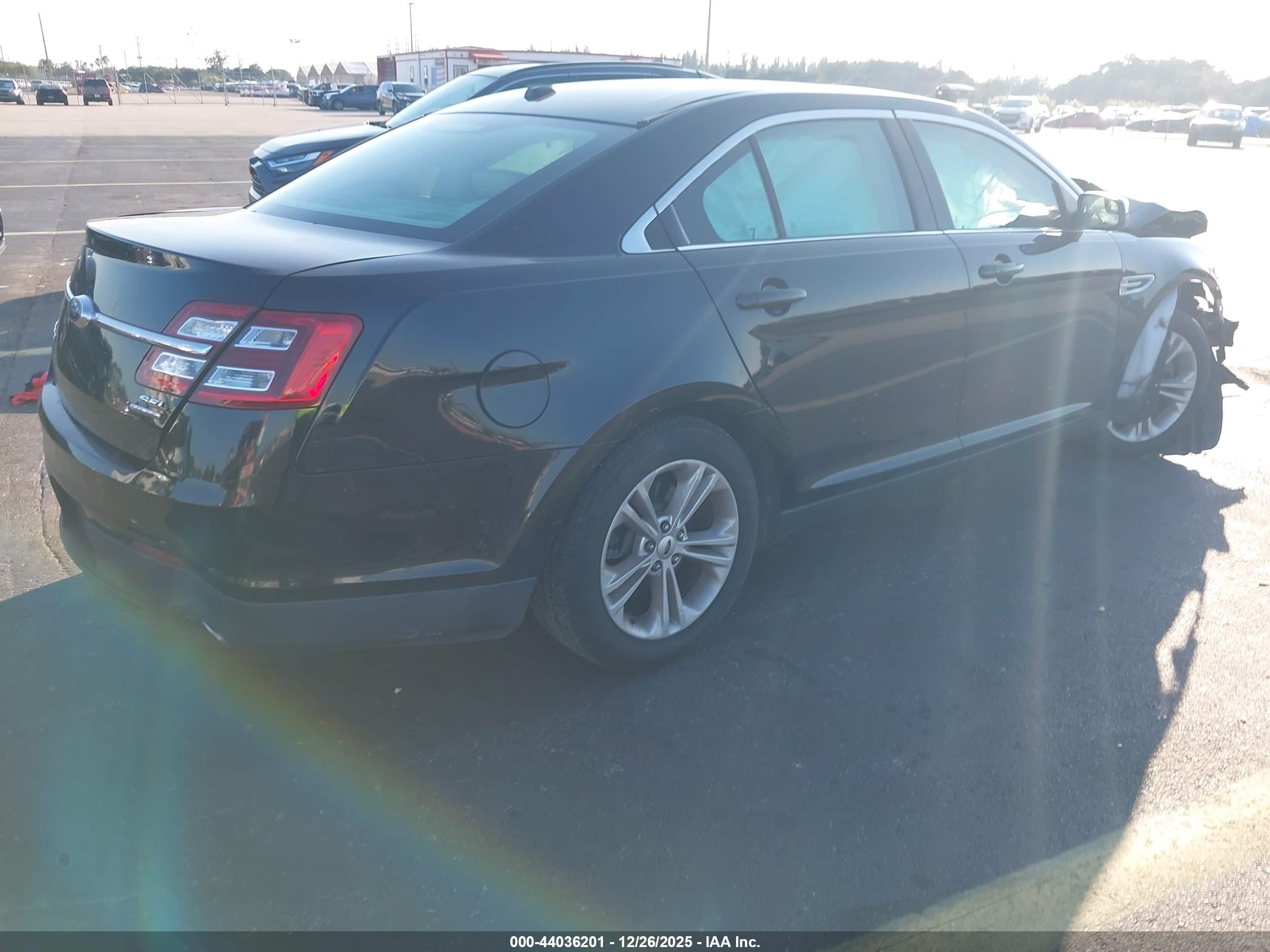 FORD TAURUS image 4