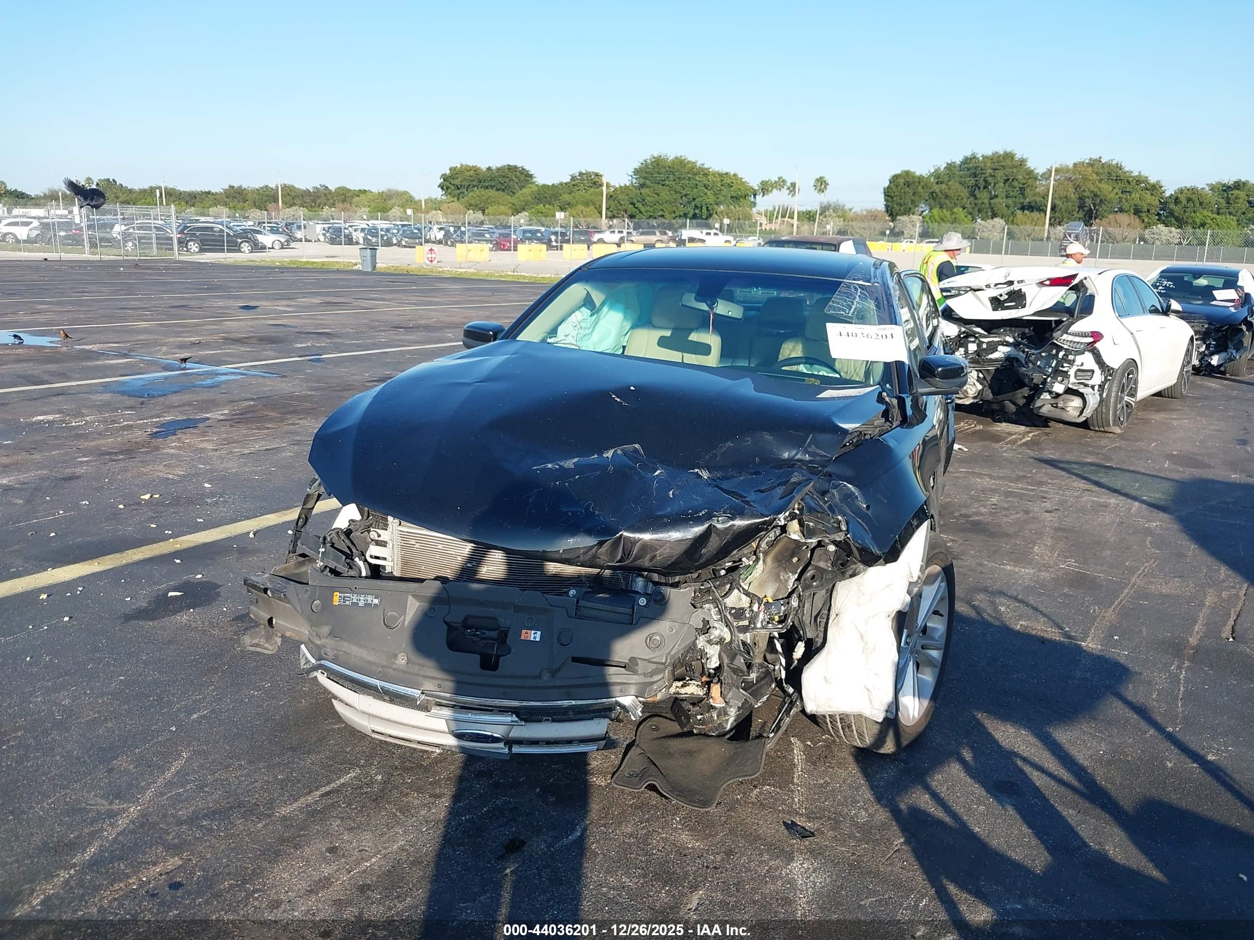 FORD TAURUS image 6