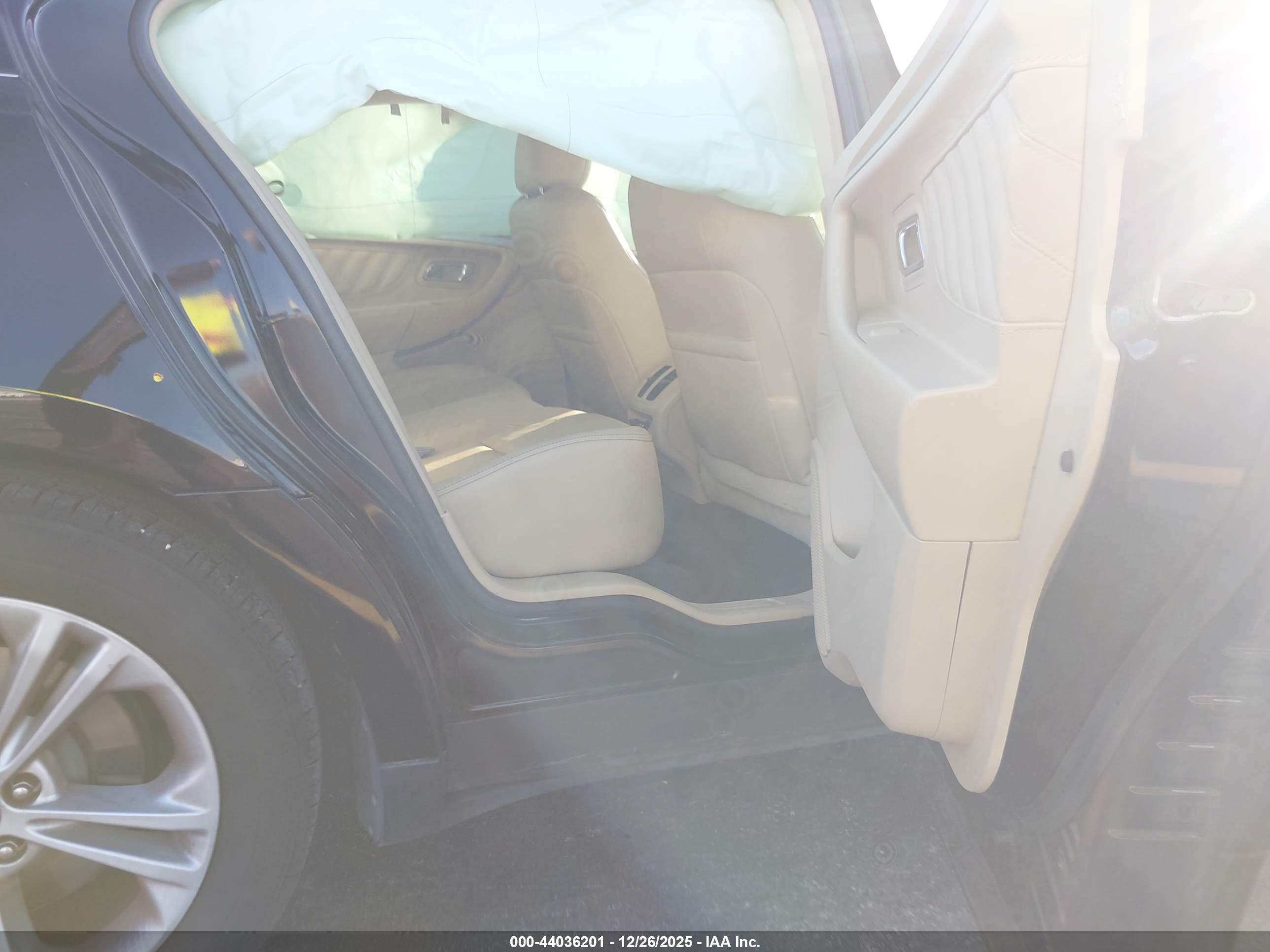 FORD TAURUS image 8