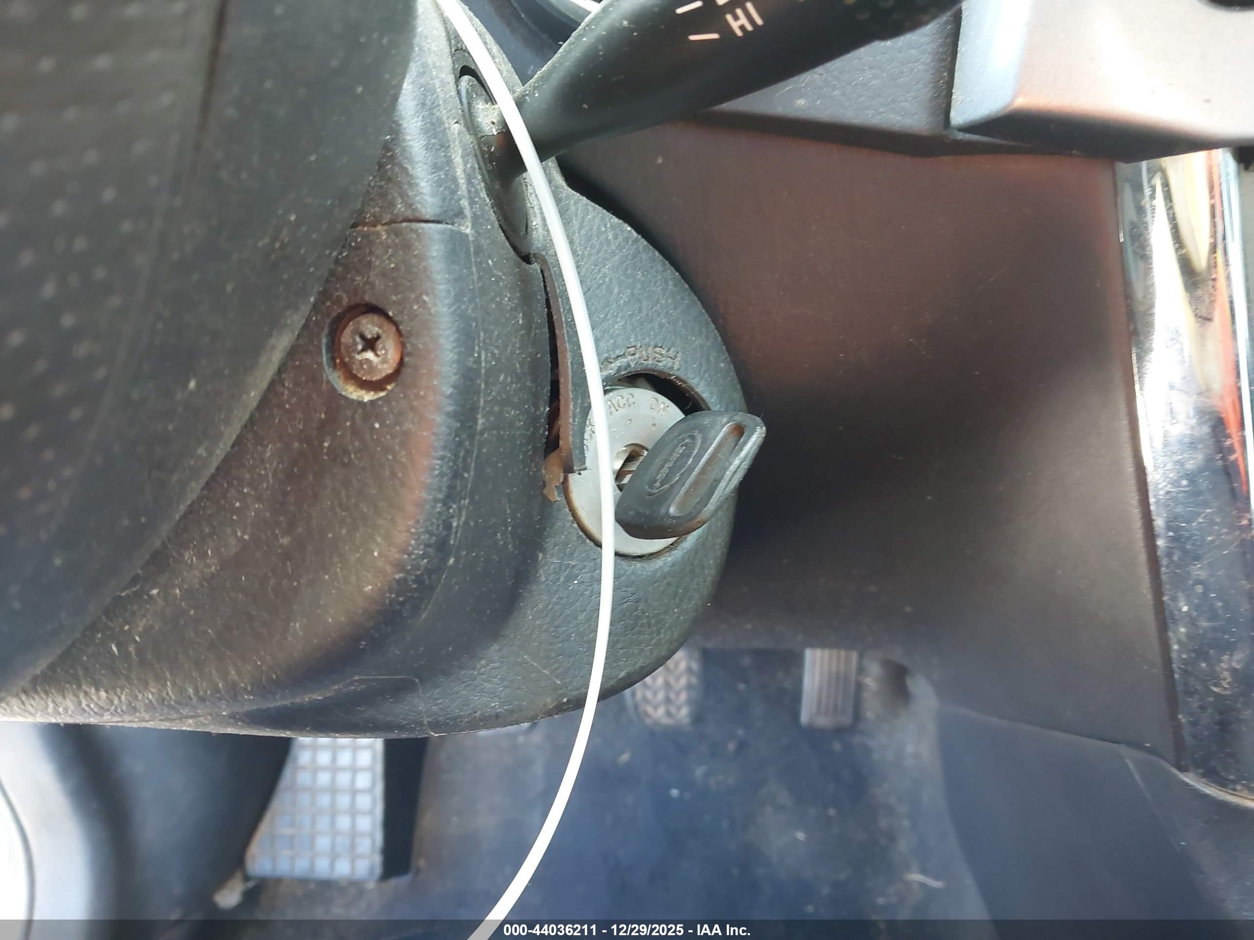 PONTIAC VIBE image 11