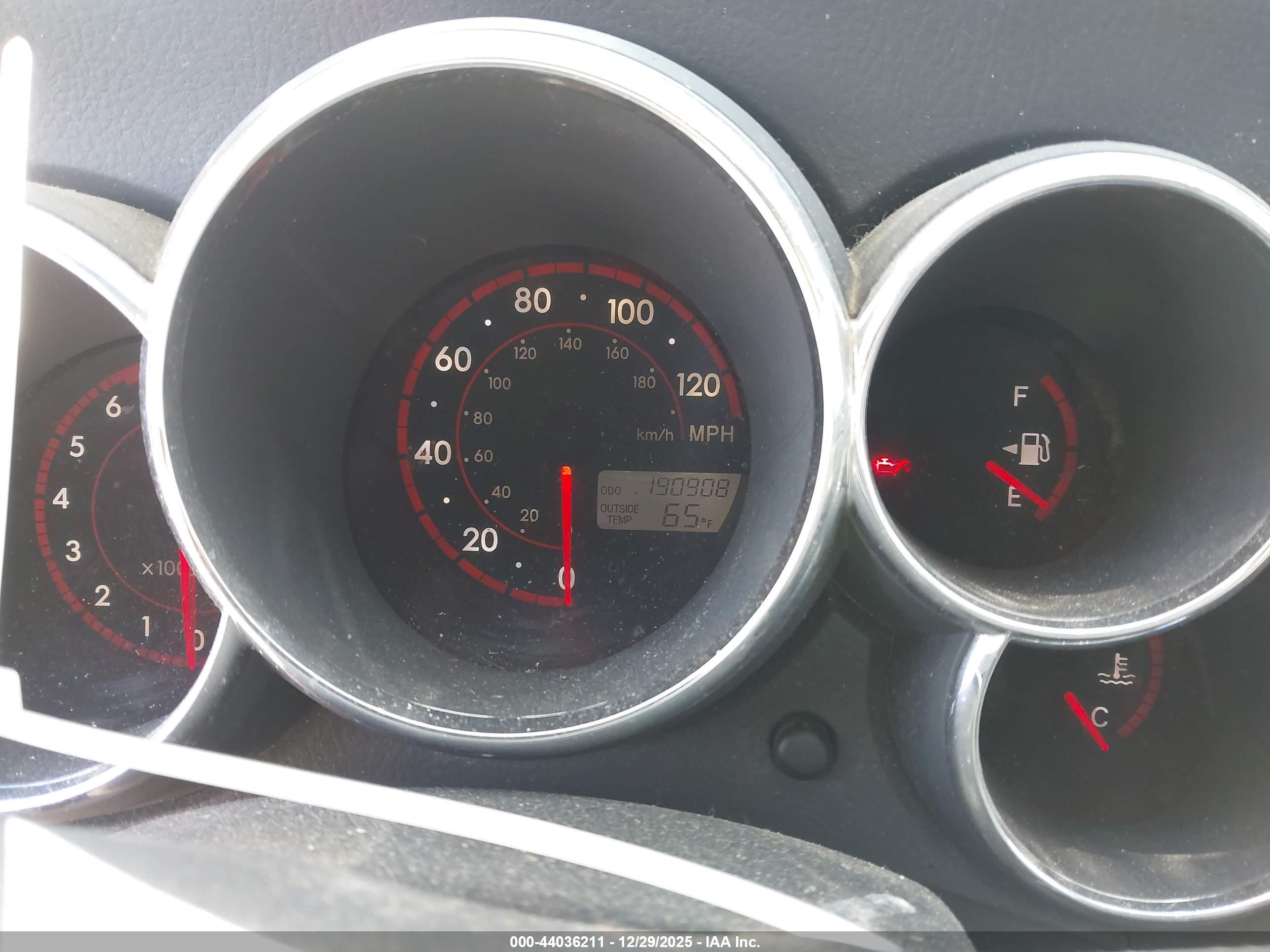 PONTIAC VIBE image 7