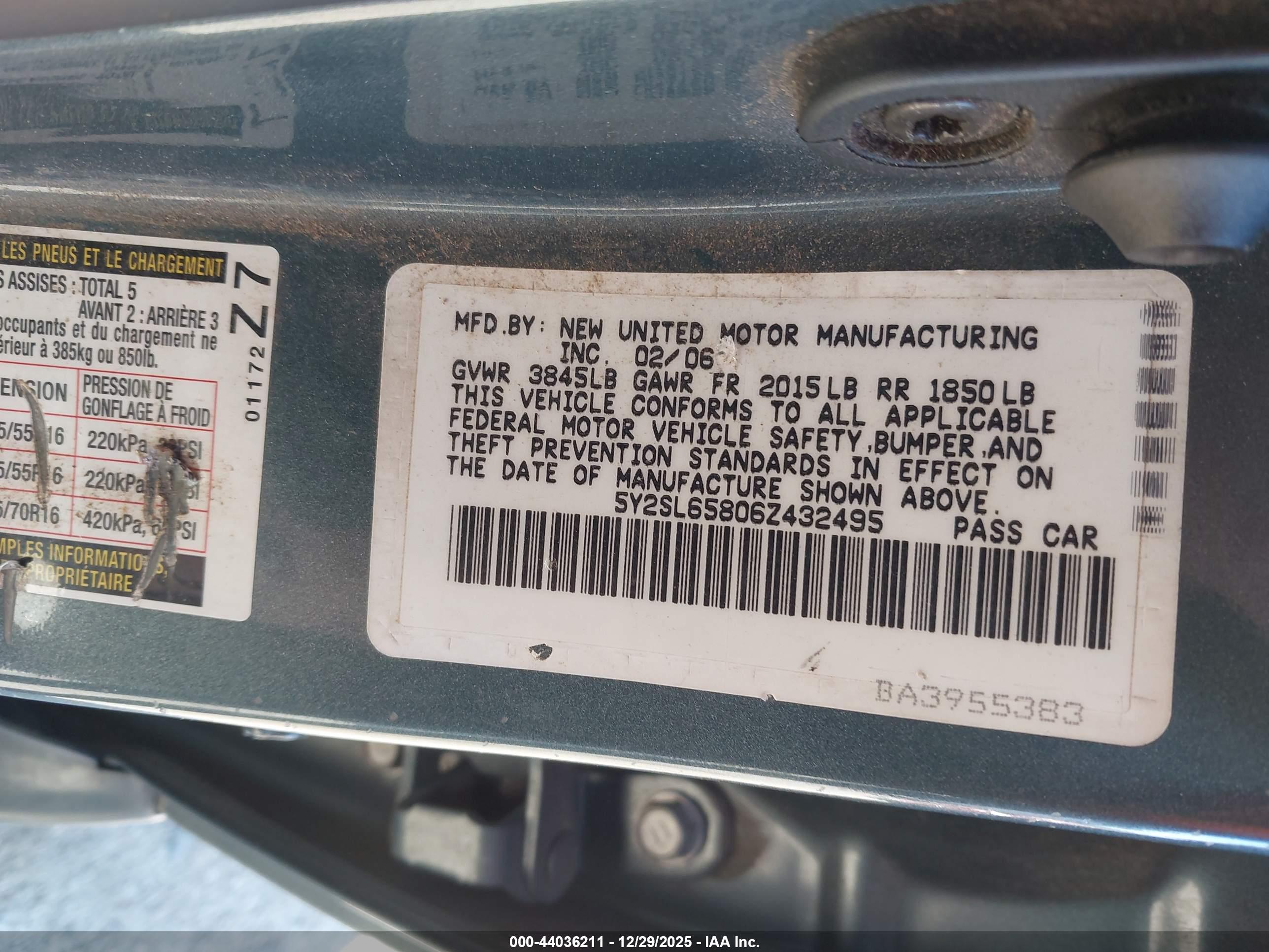 PONTIAC VIBE image 9