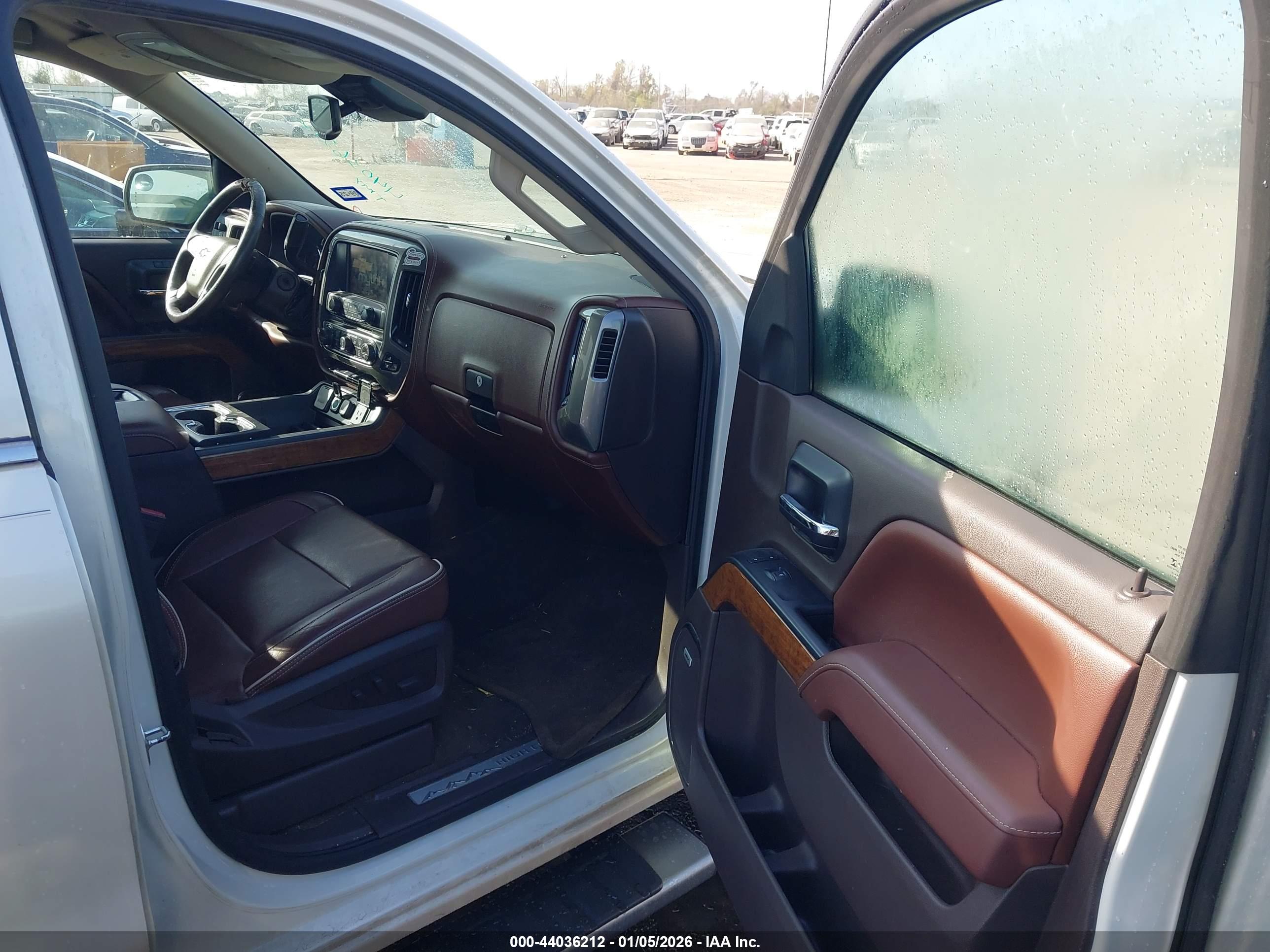 CHEVROLET SILVERADO image 5