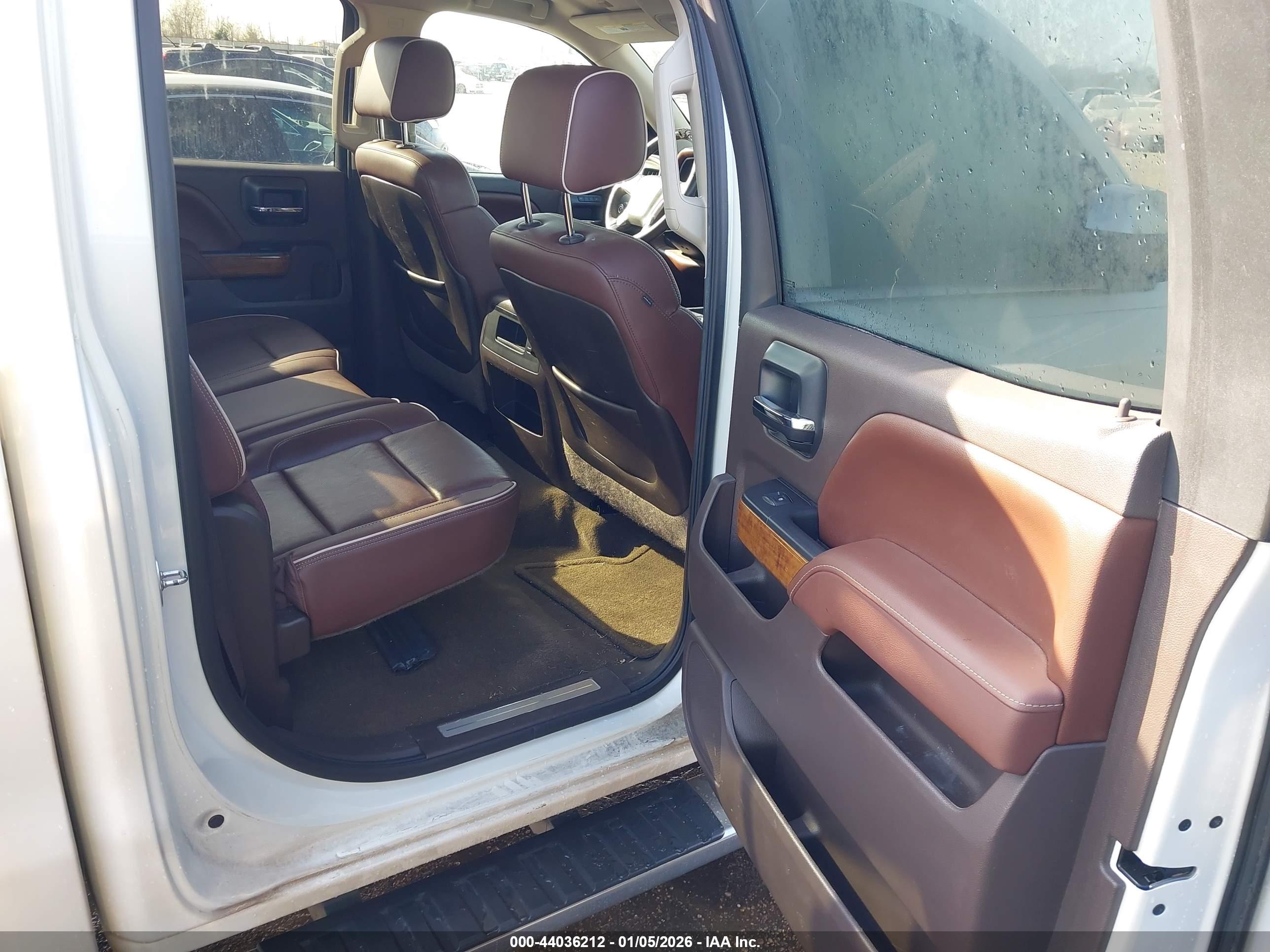 CHEVROLET SILVERADO image 8