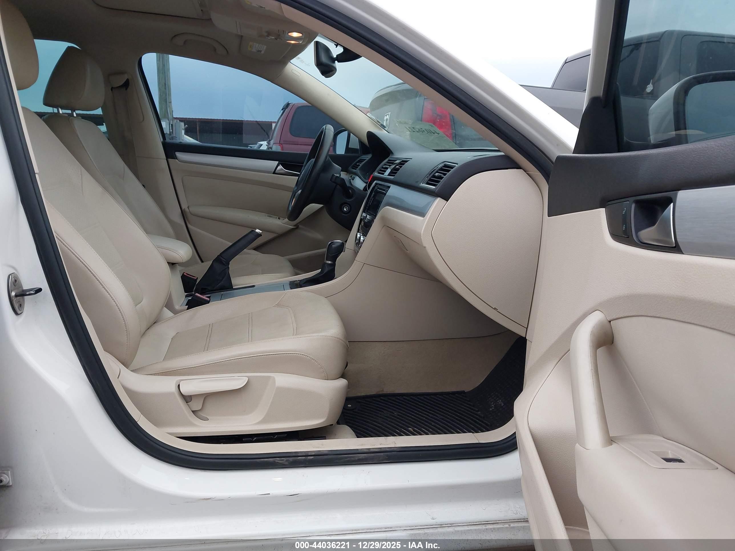 VOLKSWAGEN PASSAT image 5