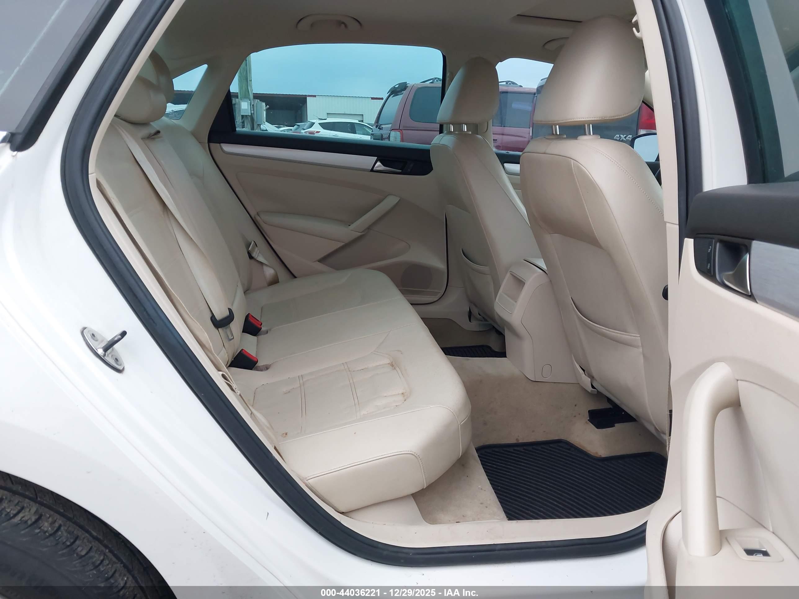 VOLKSWAGEN PASSAT image 8