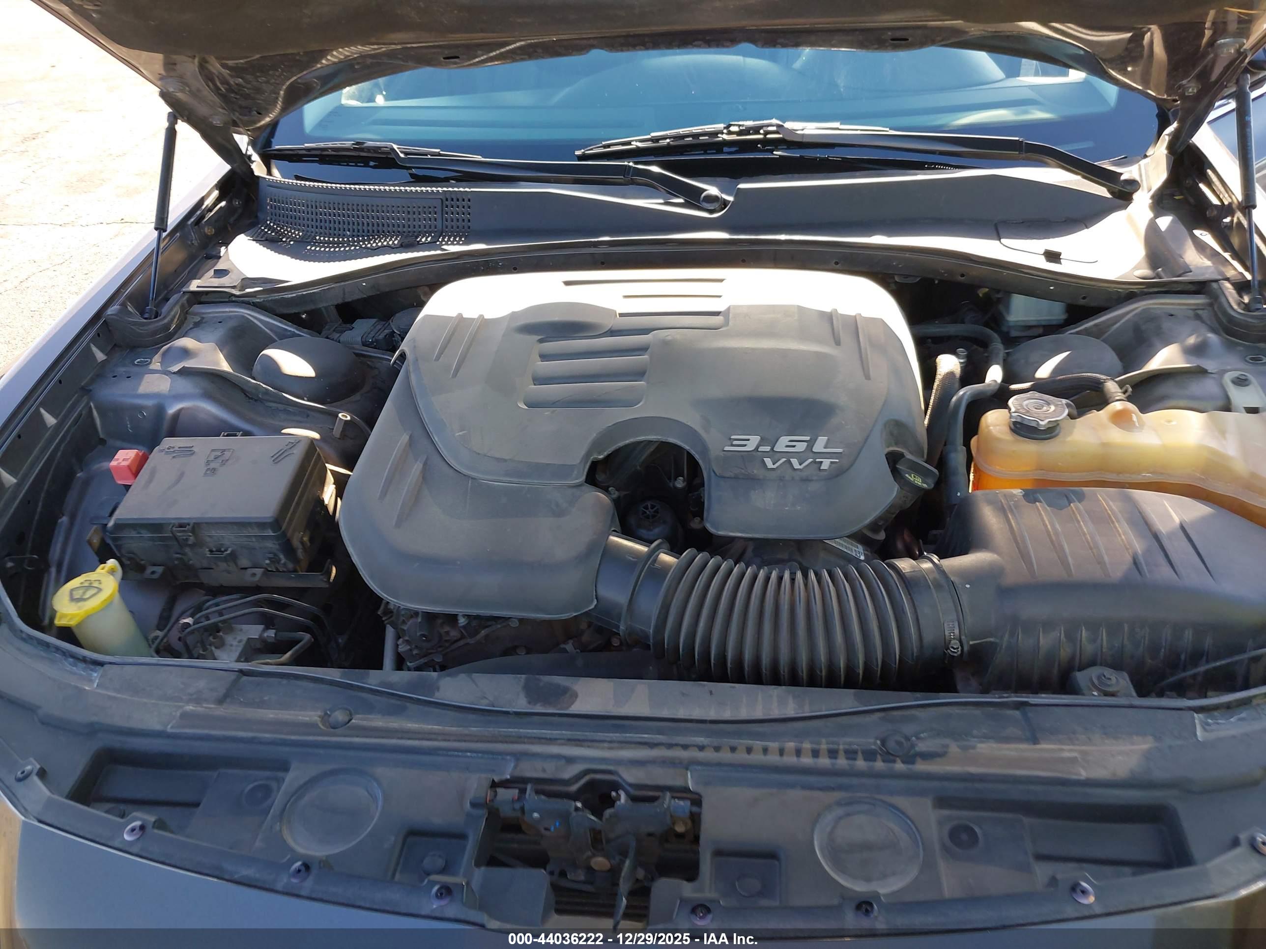CHRYSLER 300C image 10
