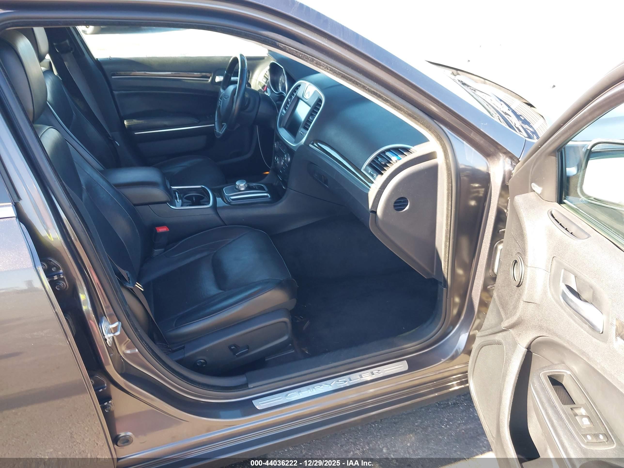 CHRYSLER 300C image 5
