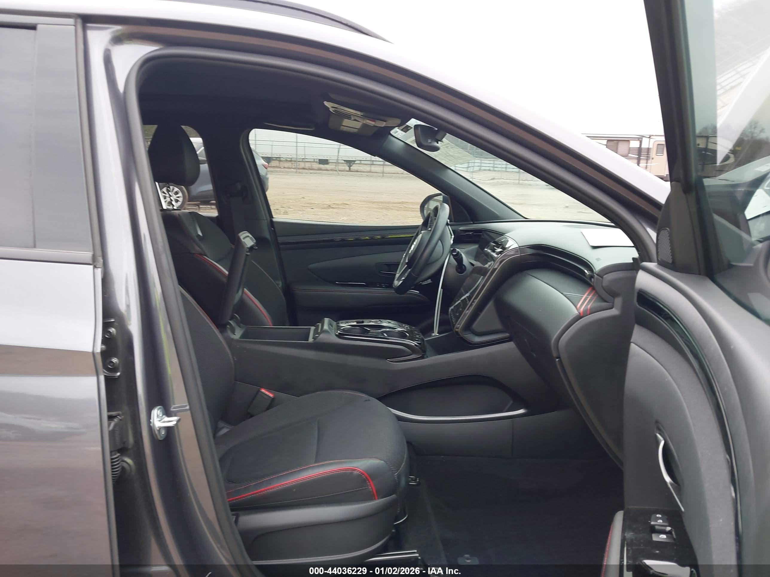 HYUNDAI TUCSON image 5