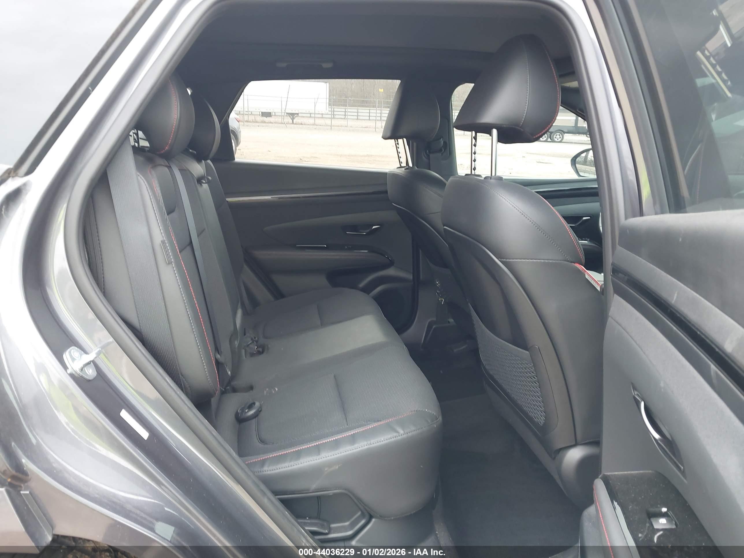 HYUNDAI TUCSON image 8