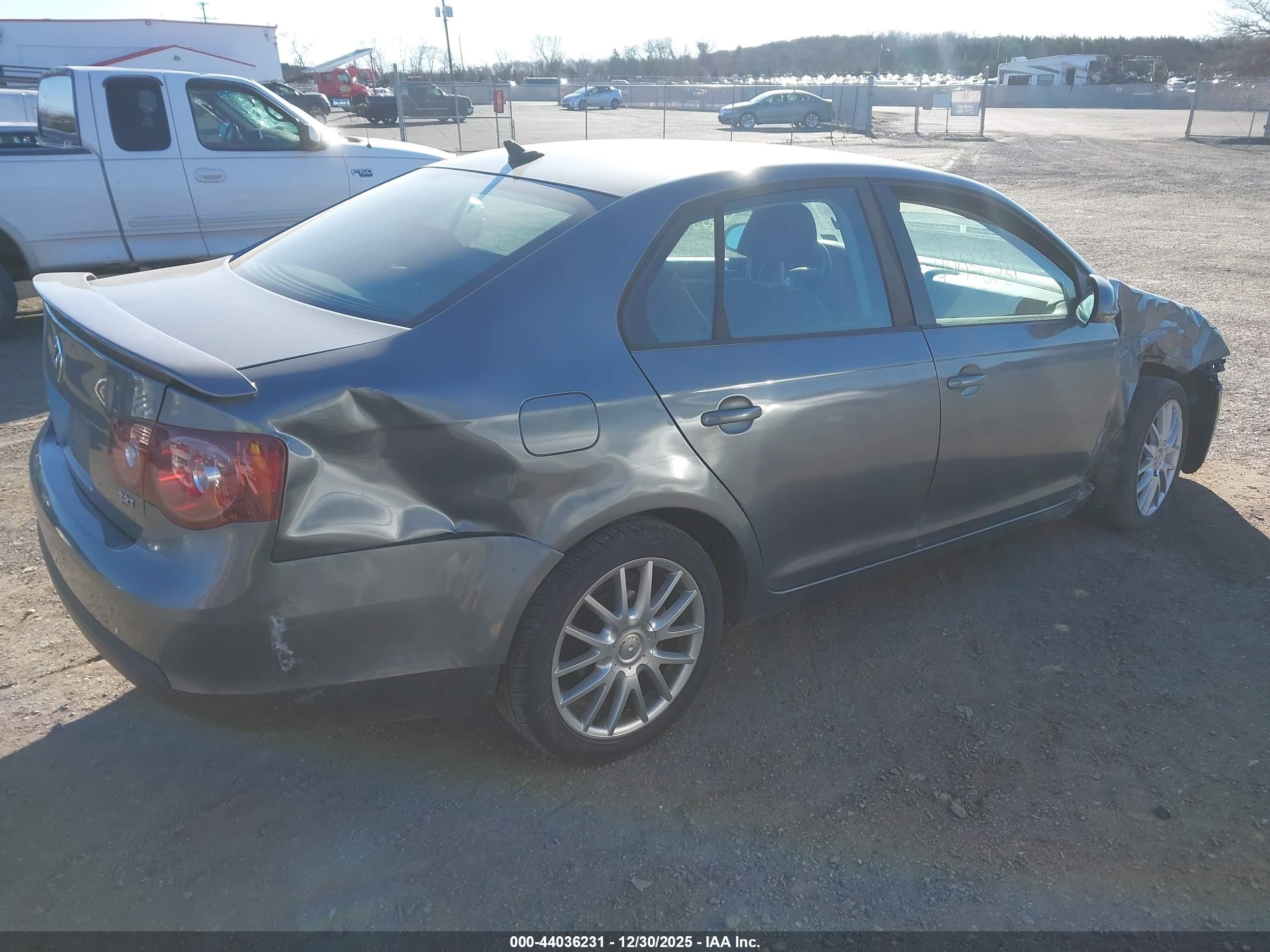 VOLKSWAGEN JETTA image 4