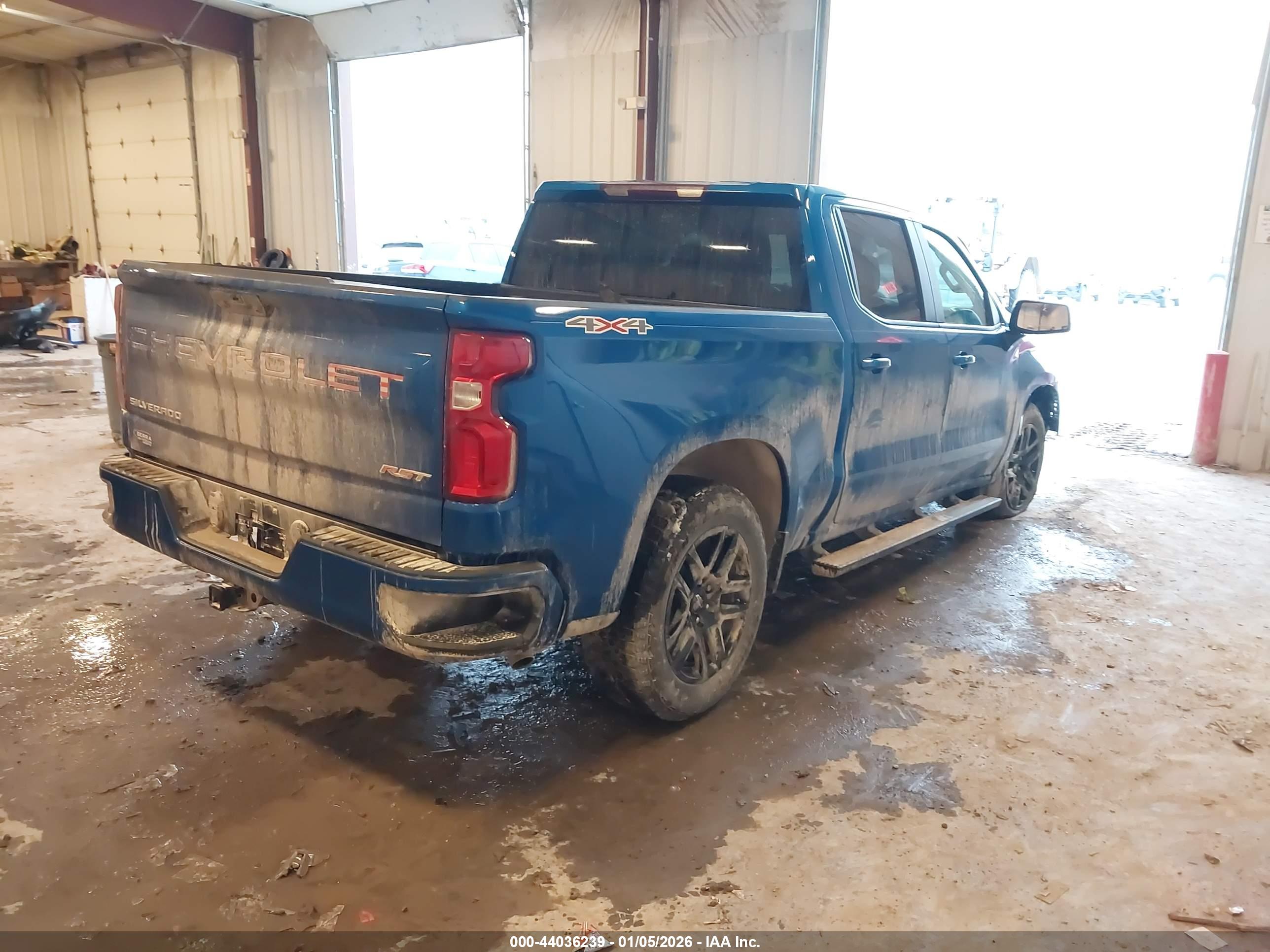 CHEVROLET SILVERADO image 4