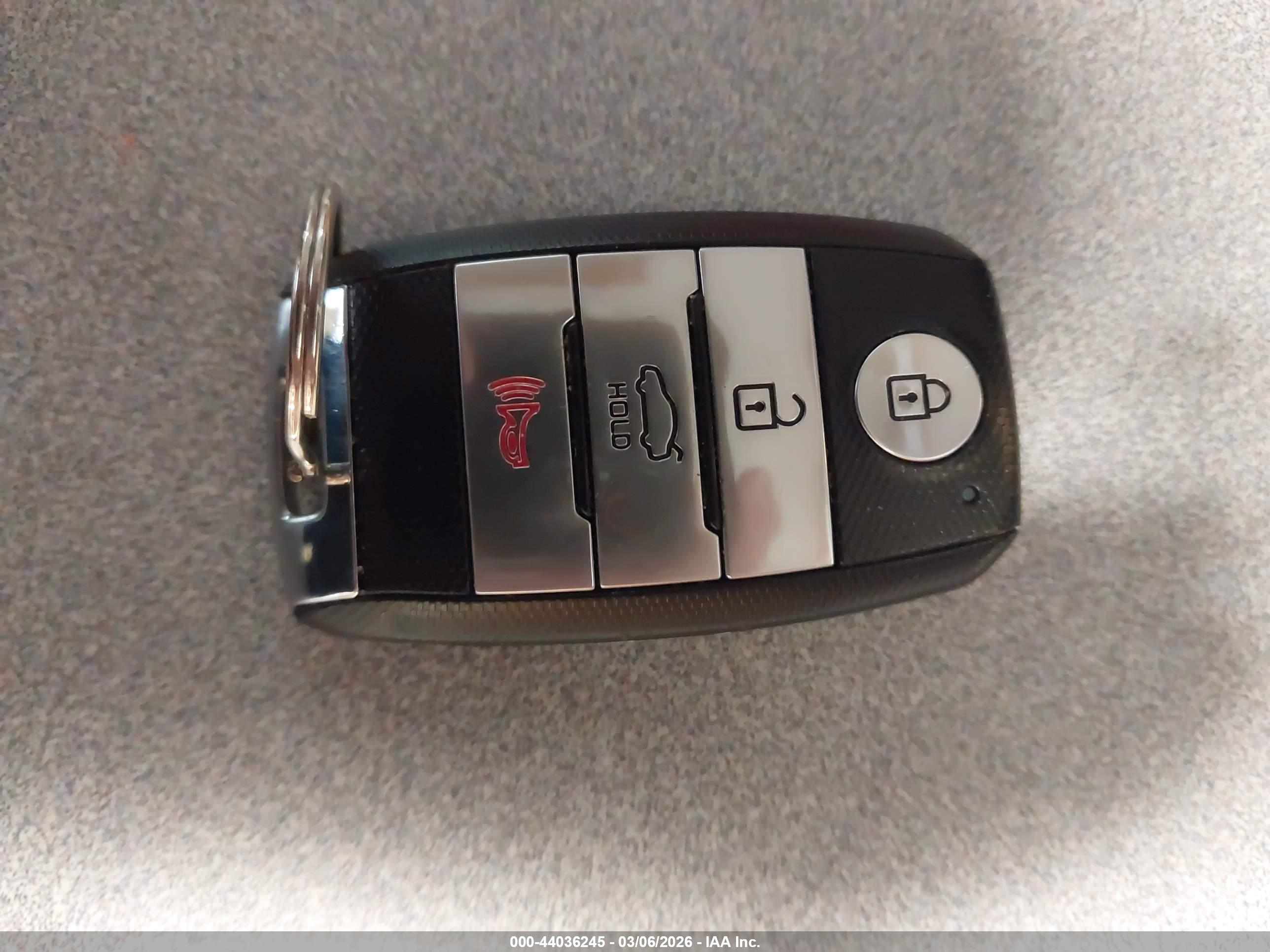 KIA K5 image 11