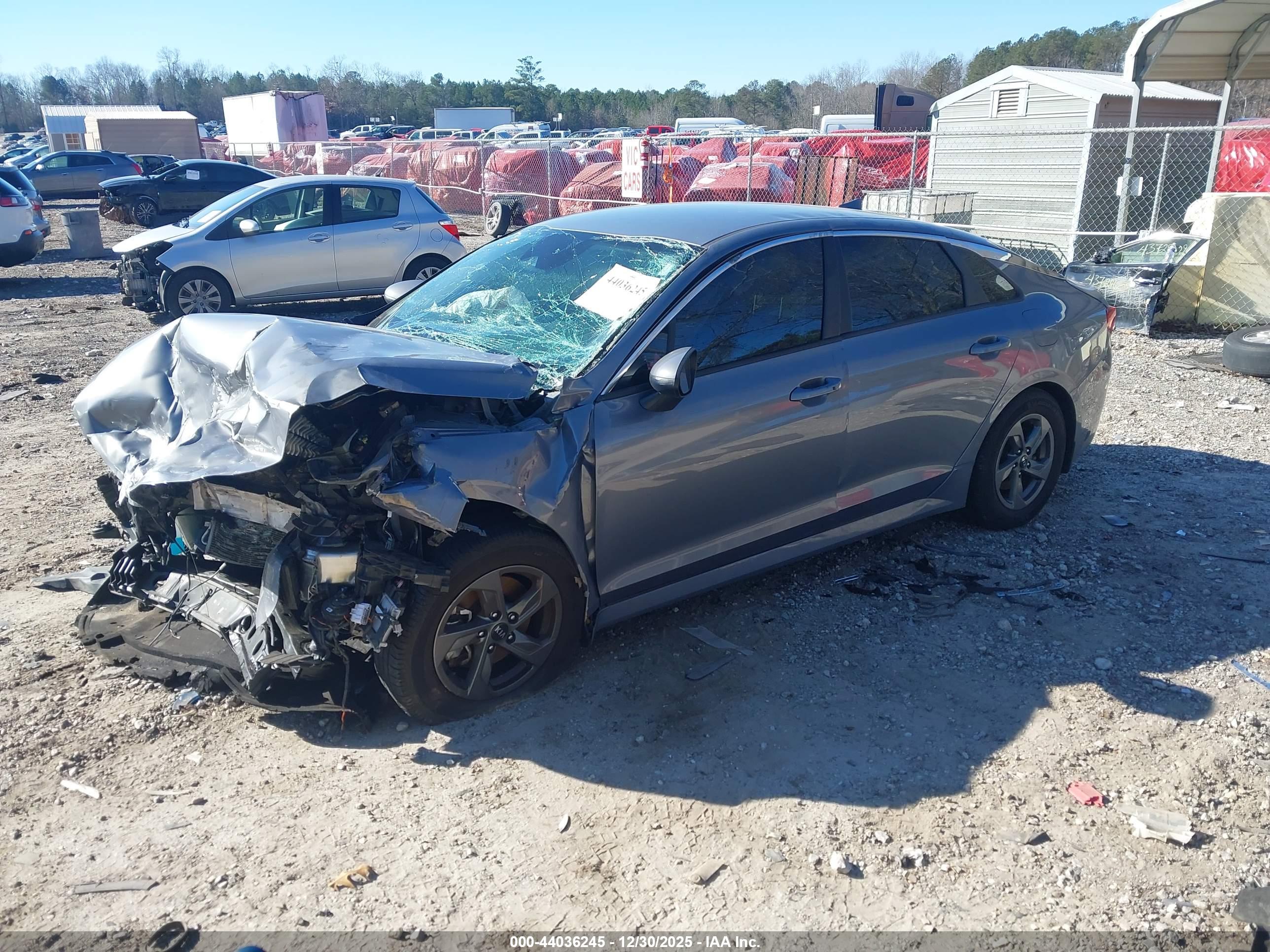 KIA K5 image 2