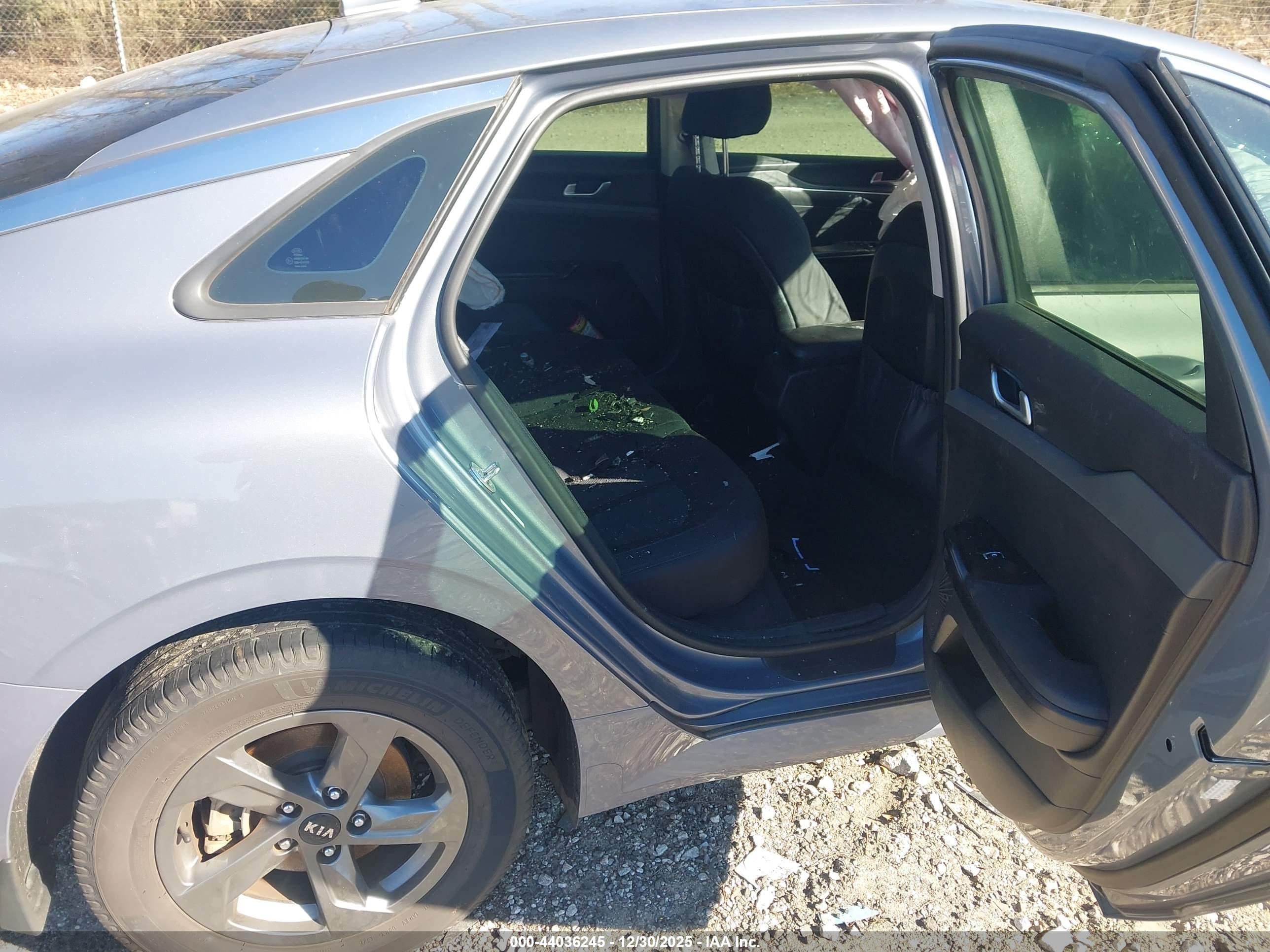 KIA K5 image 8